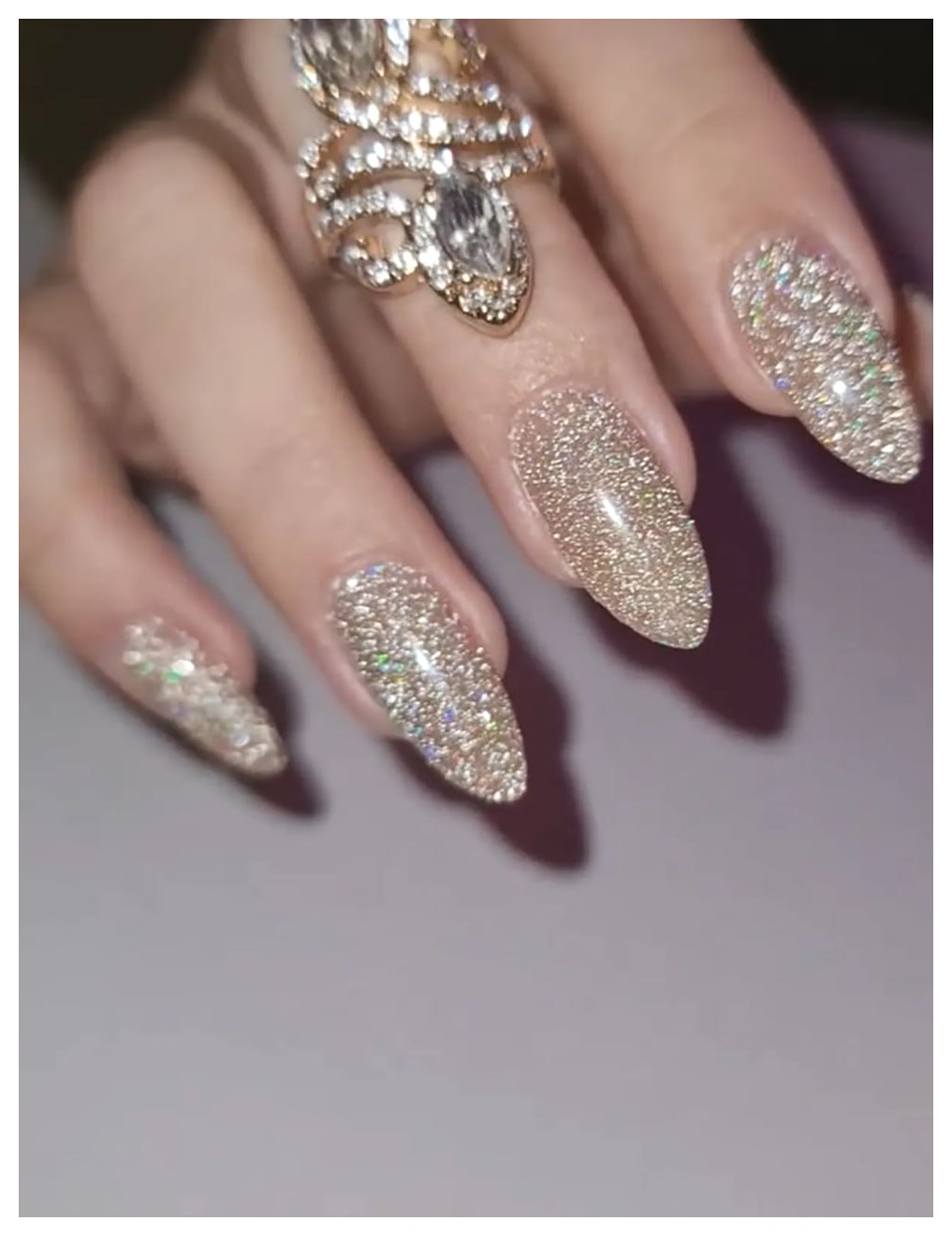 طرح ناخن شinedار: راهنمای جامع برای زیبایی و مراقبت از ناخنها