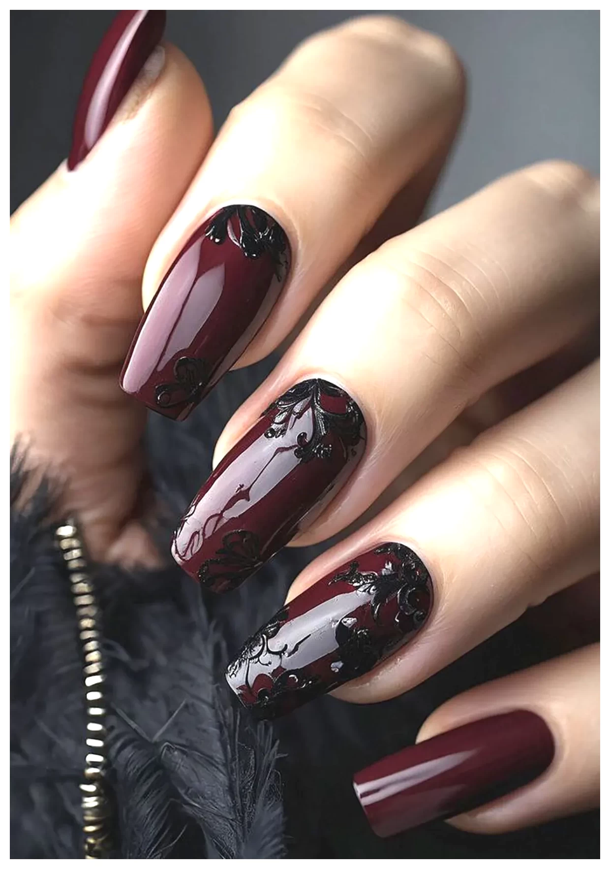 طراحی ناخن زرشکی: ایده‌هایی برای زیبایی و جذابیت