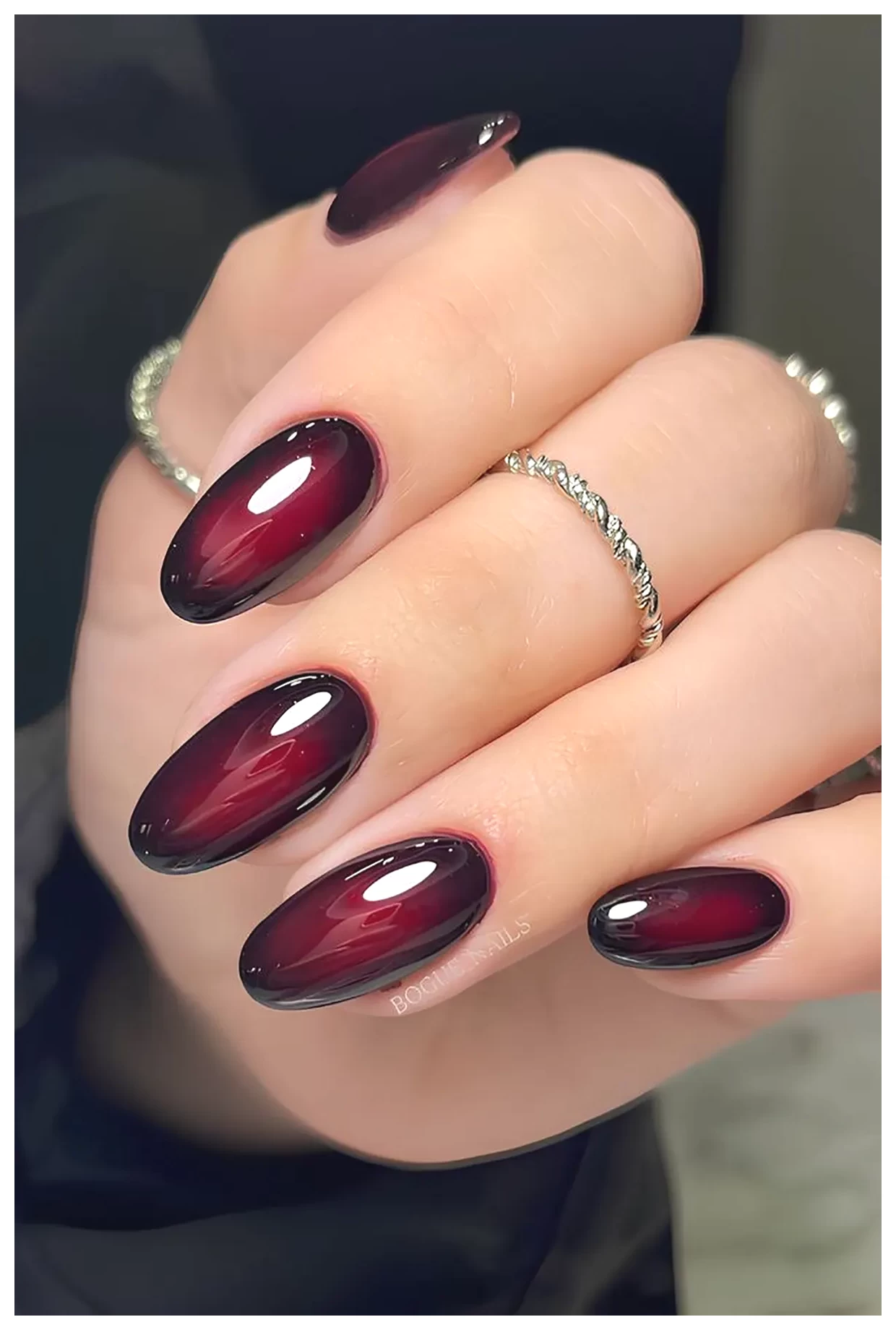 طراحی ناخن زرشکی: ایده‌هایی برای زیبایی و جذابیت