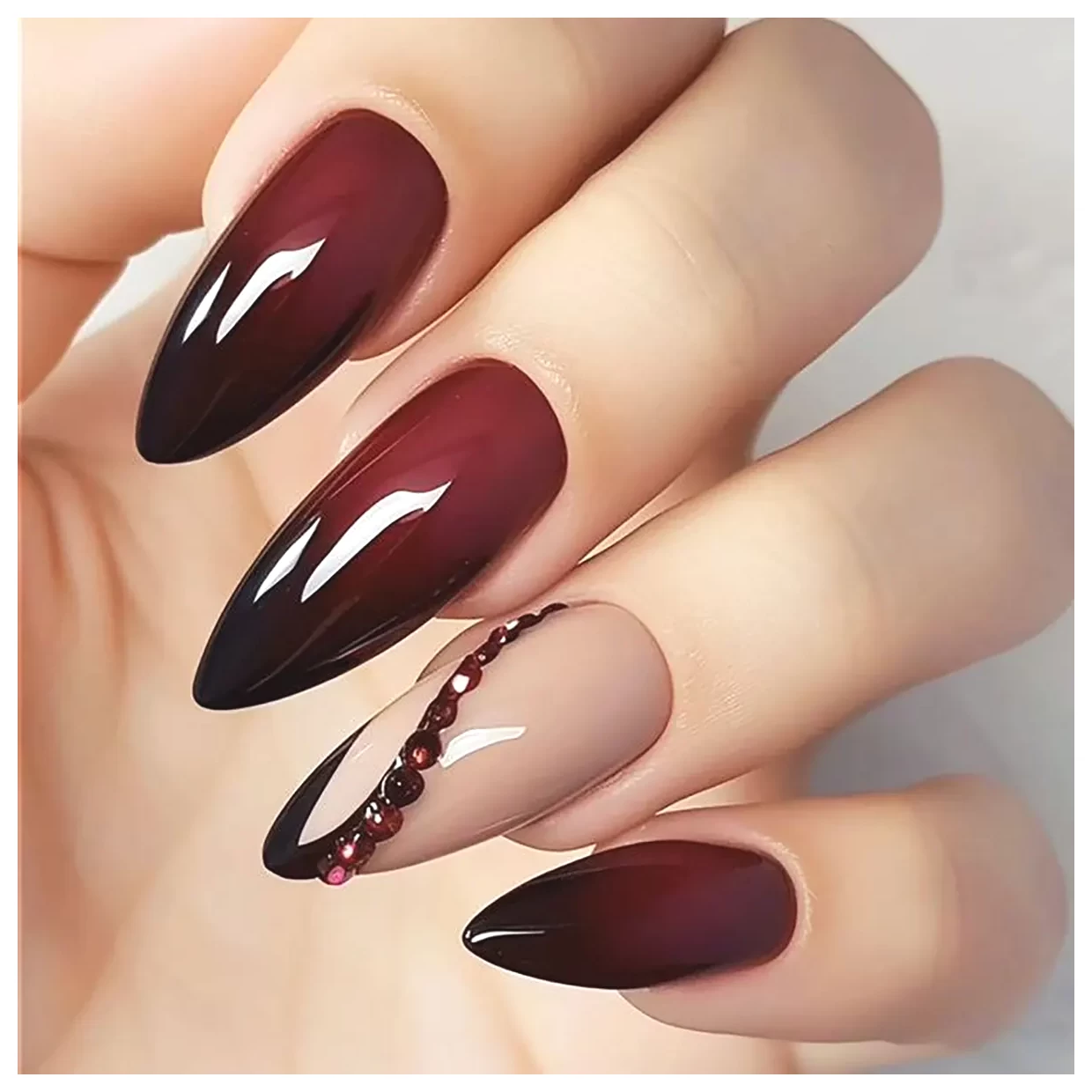 طراحی ناخن زرشکی: ایده‌هایی برای زیبایی و جذابیت