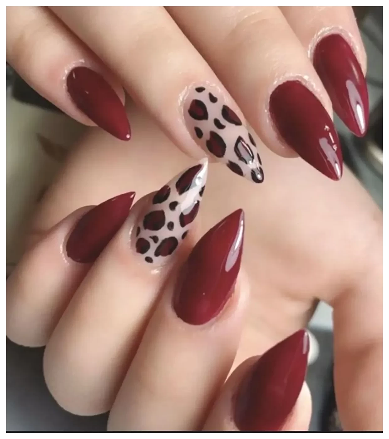 طراحی ناخن زرشکی: ایده‌هایی برای زیبایی و جذابیت