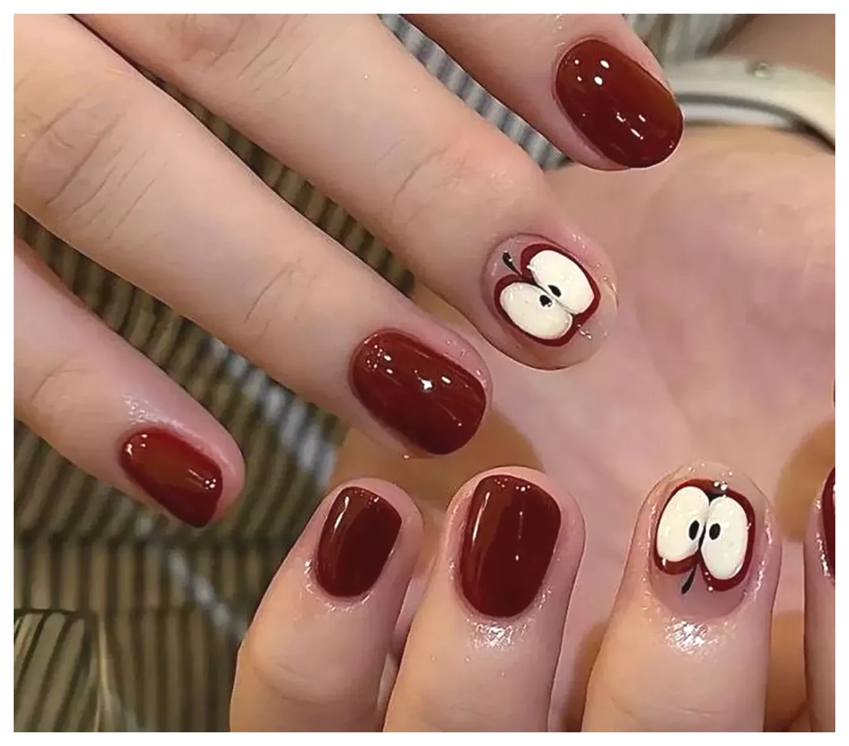 طراحی ناخن زرشکی: ایده‌هایی برای زیبایی و جذابیت