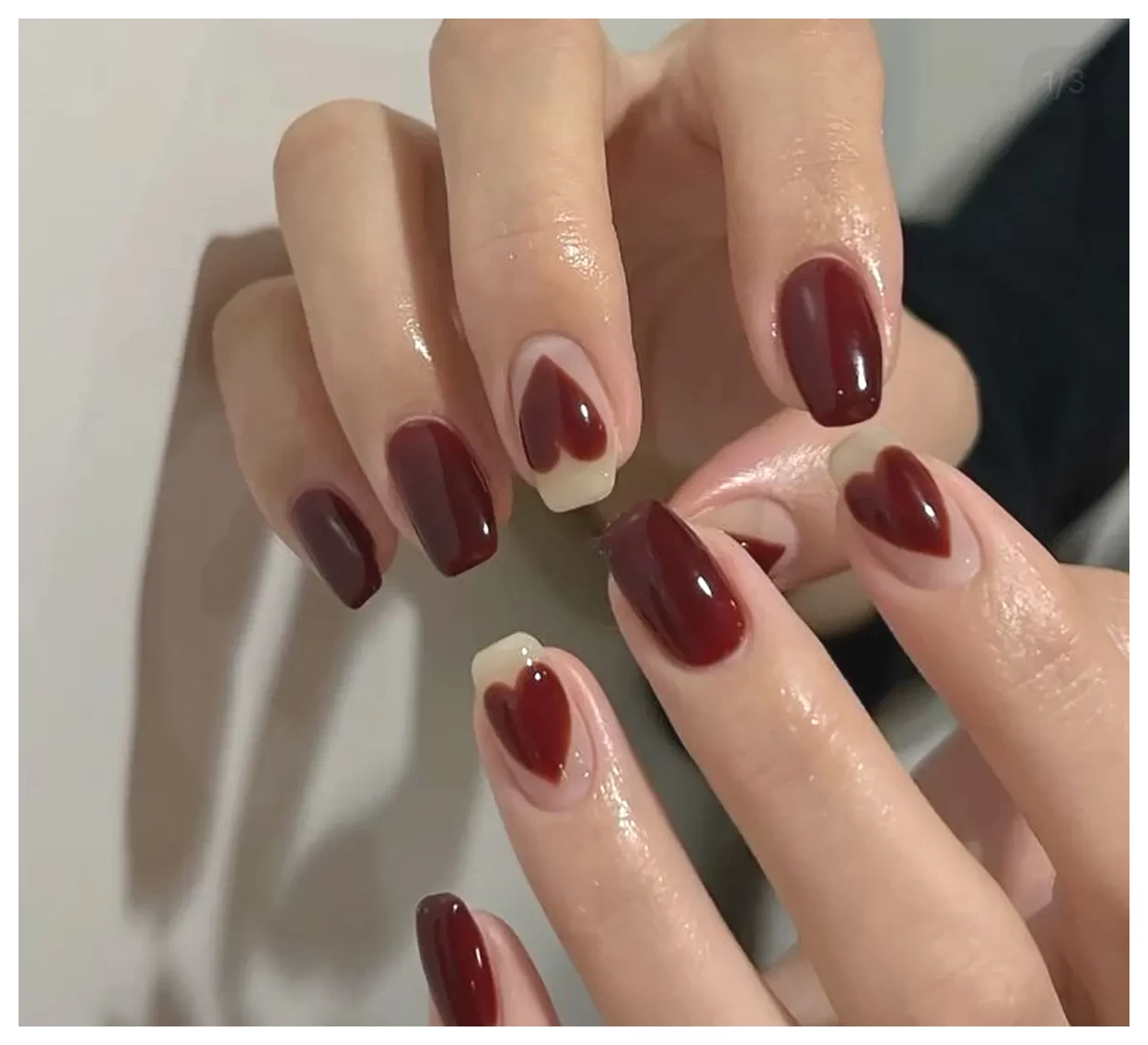 طراحی ناخن زرشکی: ایده‌هایی برای زیبایی و جذابیت