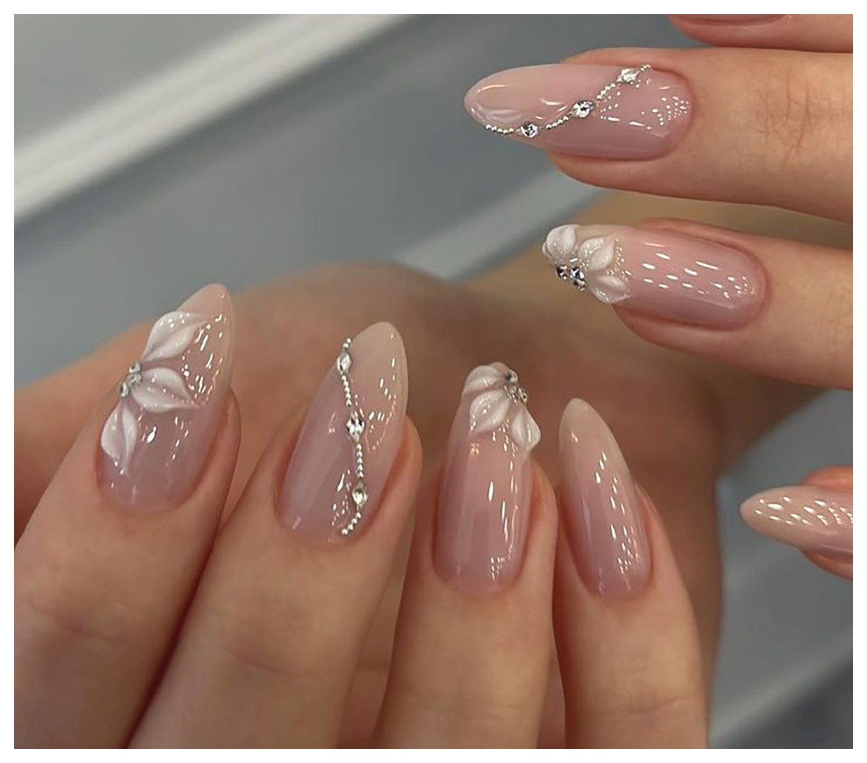 زیباترین طراحیهای ناخن برای سال 2024