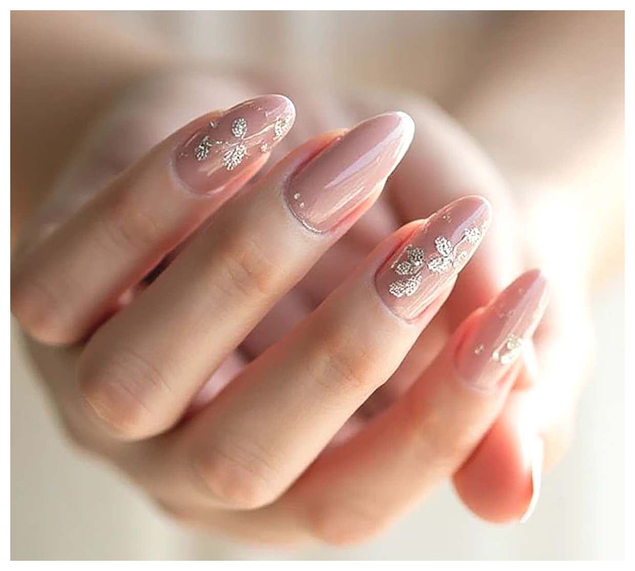 زیباترین طراحیهای ناخن برای سال 2024