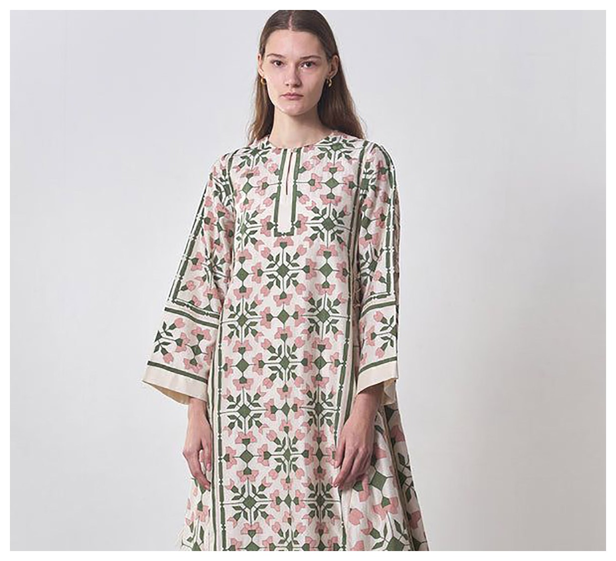 مدلهای زیبا و سنتی لباس زنانه با الگوهای خاص