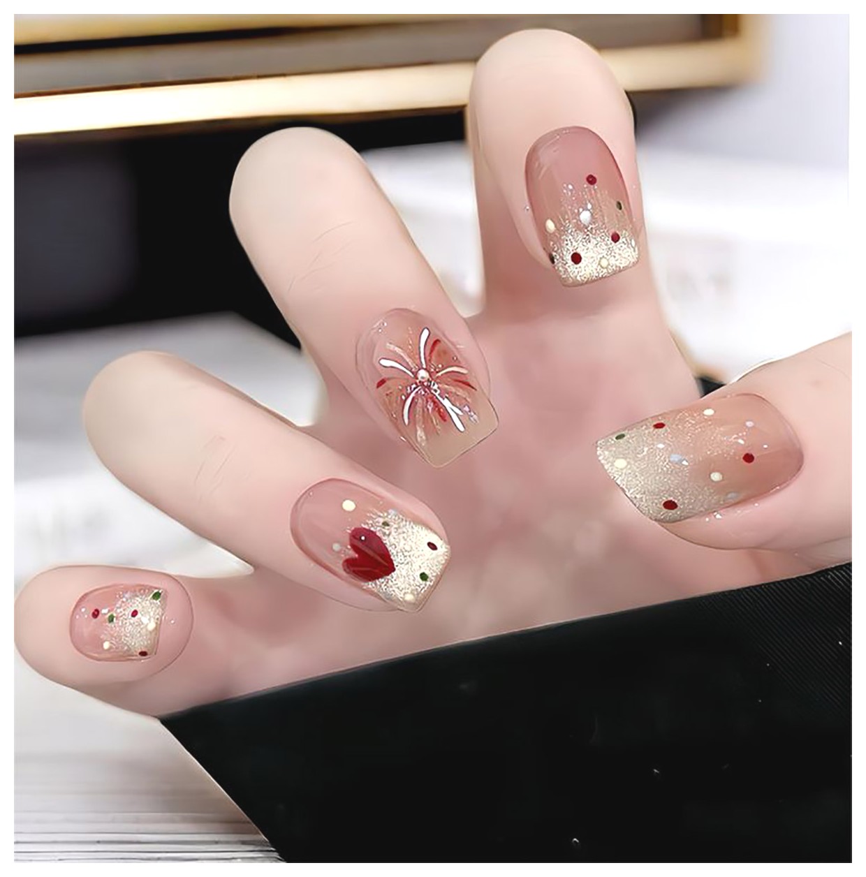 طراحی ناخنهای مد روز سال: ایدههایی برای زیبایی دستان شما