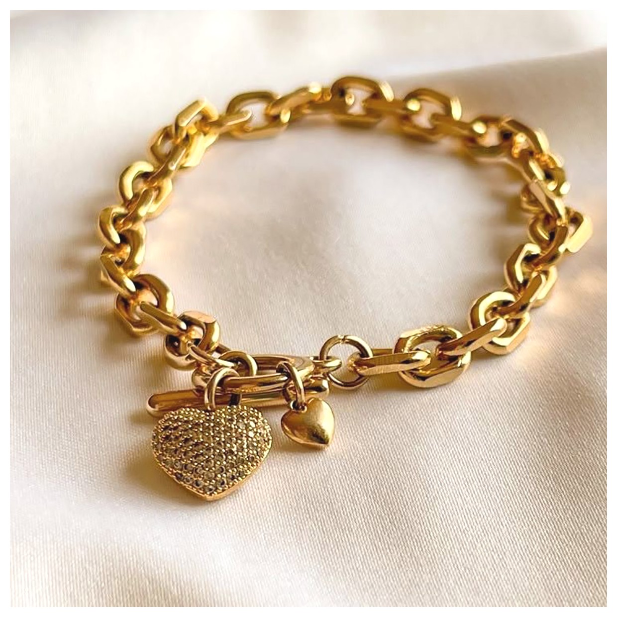 دستبندهای مد روز: زیبایی و جذابیت در دستان شما