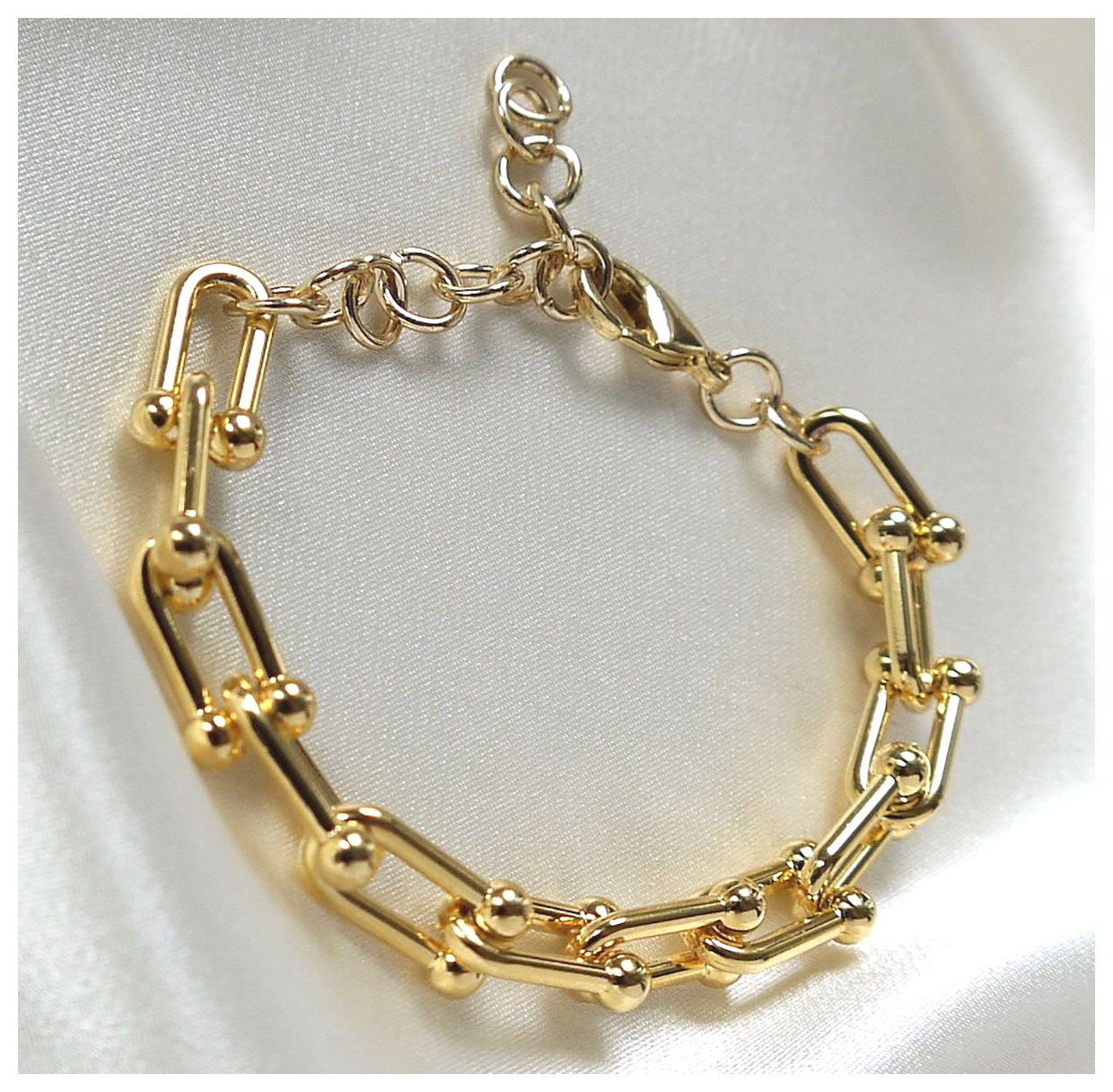 دستبند زنجیری مدرن: انتخابی شیک و جذاب برای هر سلیقه