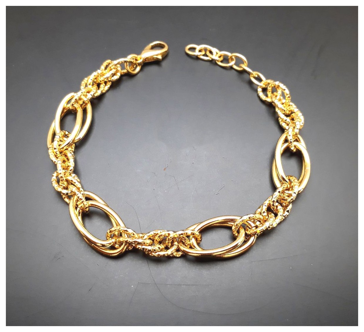 دستبند زنجیری مدرن: انتخابی شیک و جذاب برای هر سلیقه