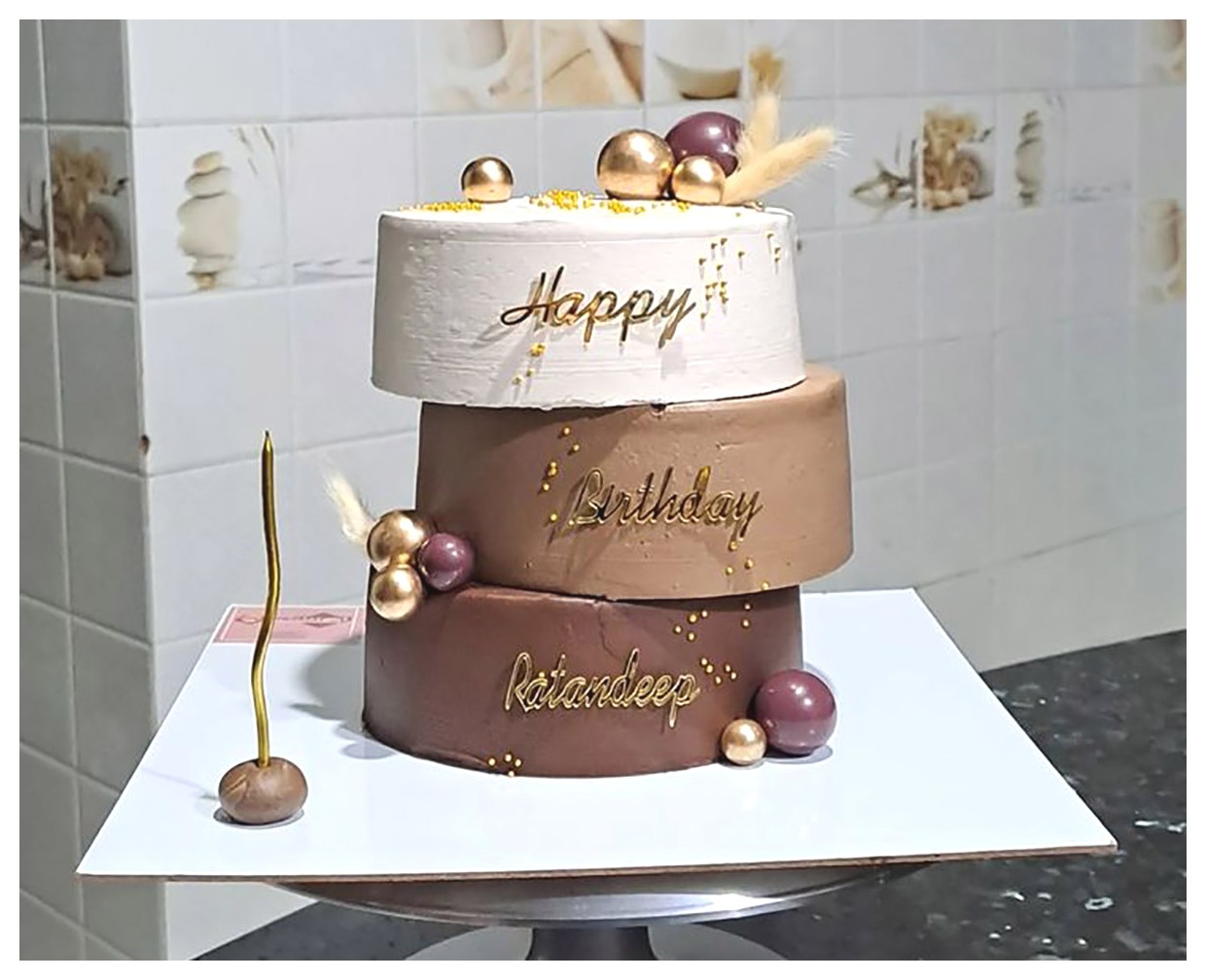 کیک تولد سه طبقه مدرن و شیک | ایده‌هایی برای تهیه کیک تولد خاص