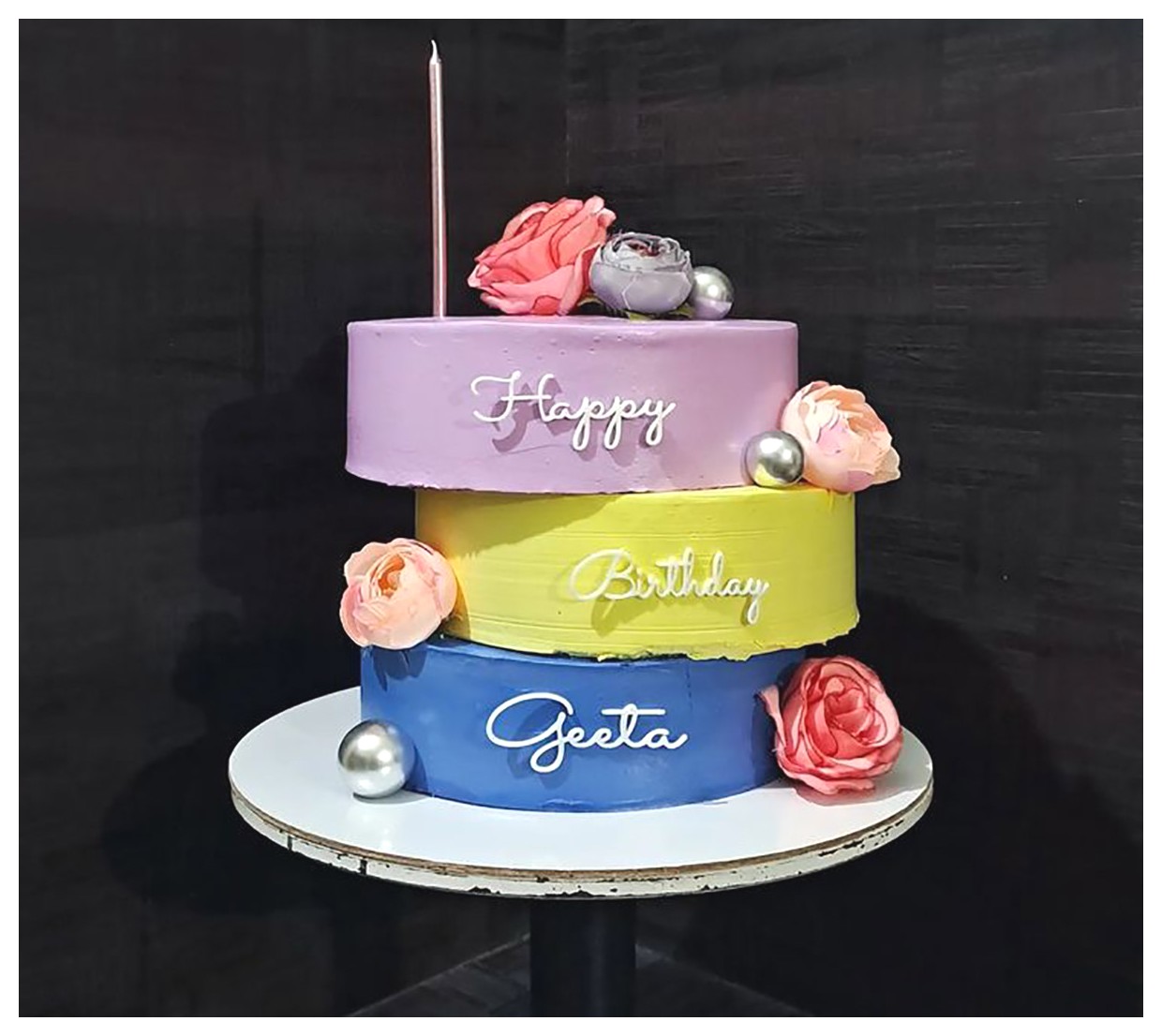 کیک تولد سه طبقه مدرن و شیک | ایده‌هایی برای تهیه کیک تولد خاص