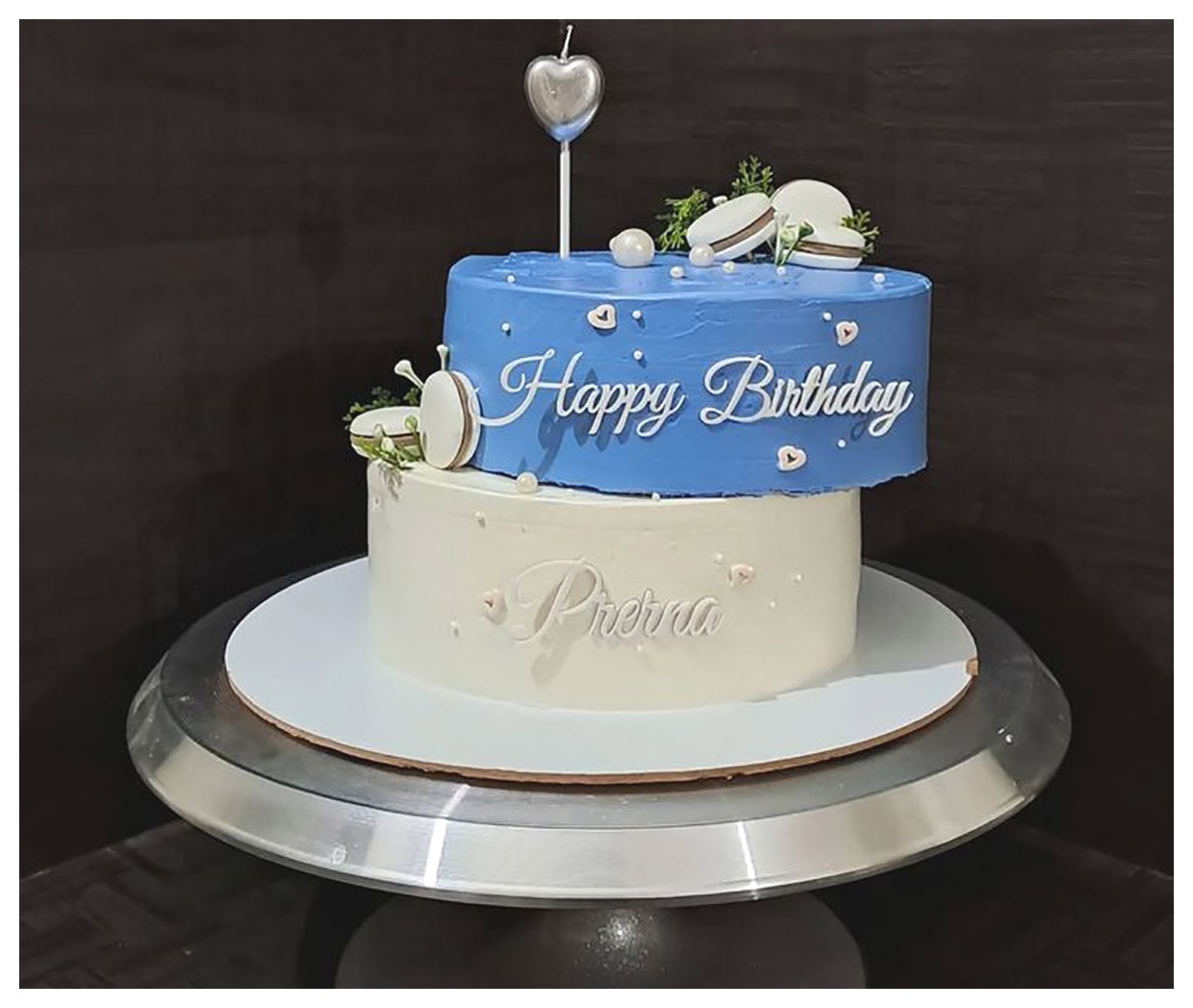 کیک تولد سه طبقه مدرن و شیک | ایده‌هایی برای تهیه کیک تولد خاص