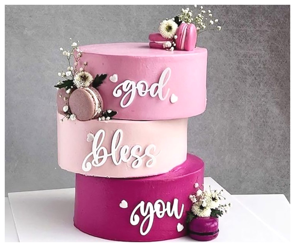 کیک تولد سه طبقه مدرن و شیک | ایده‌هایی برای تهیه کیک تولد خاص