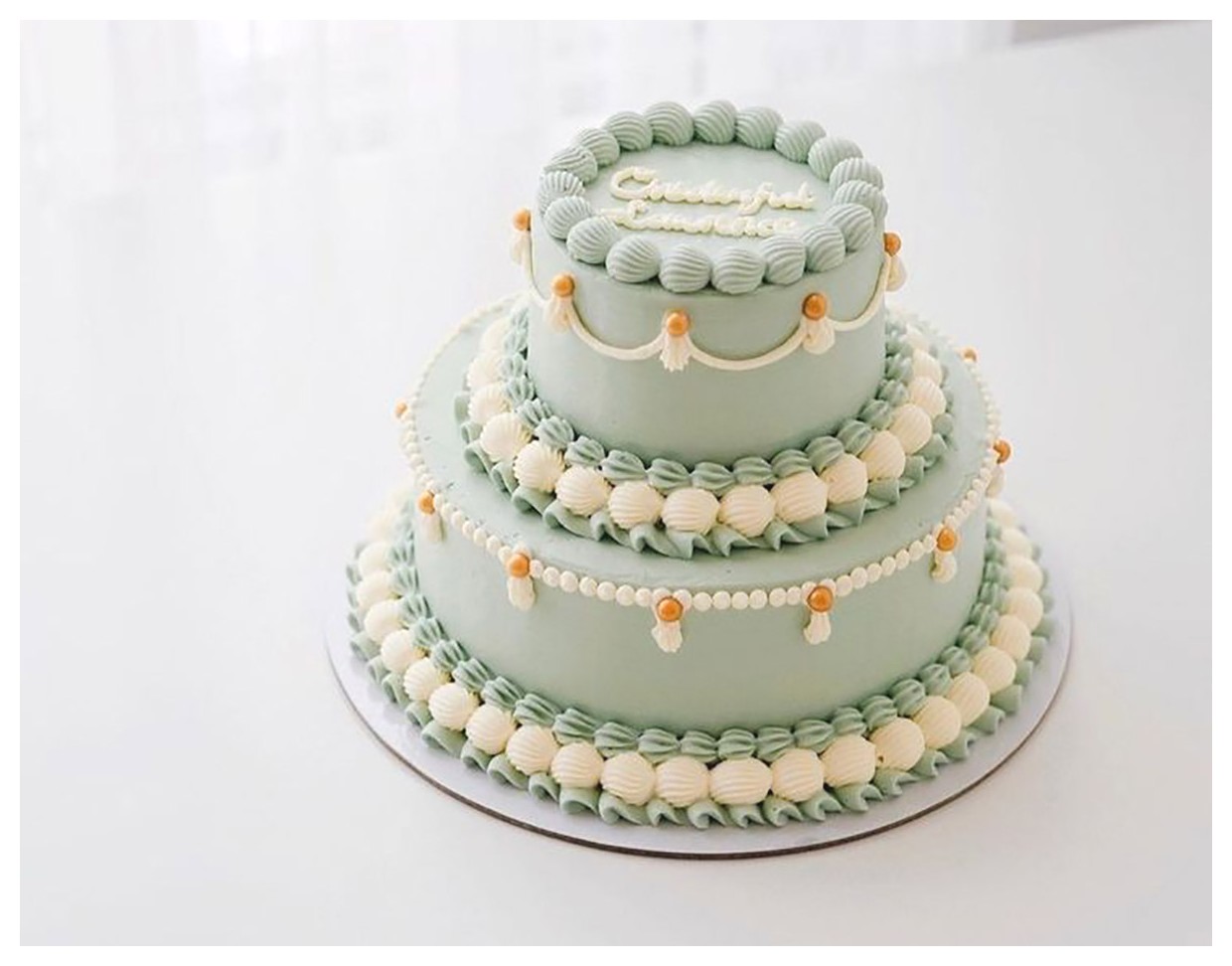 کیک تولد دو طبقه: ایدهای زیبا برای جشنهای خاص