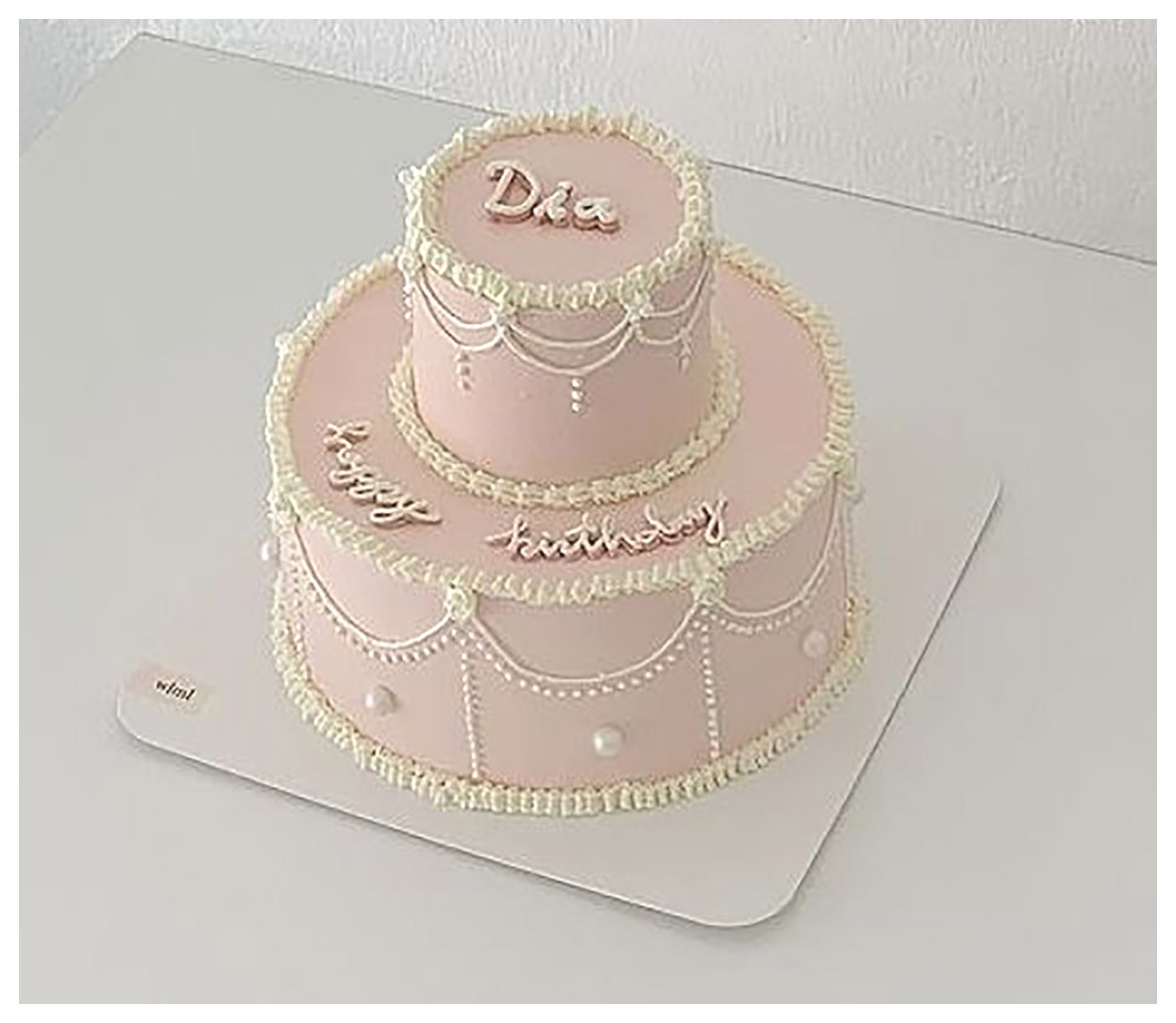 کیک تولد دو طبقه: ایدهای زیبا برای جشنهای خاص