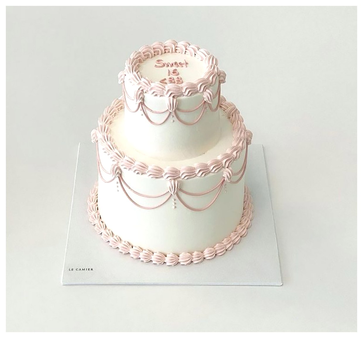 کیک تولد دو طبقه: ایدهای زیبا برای جشنهای خاص