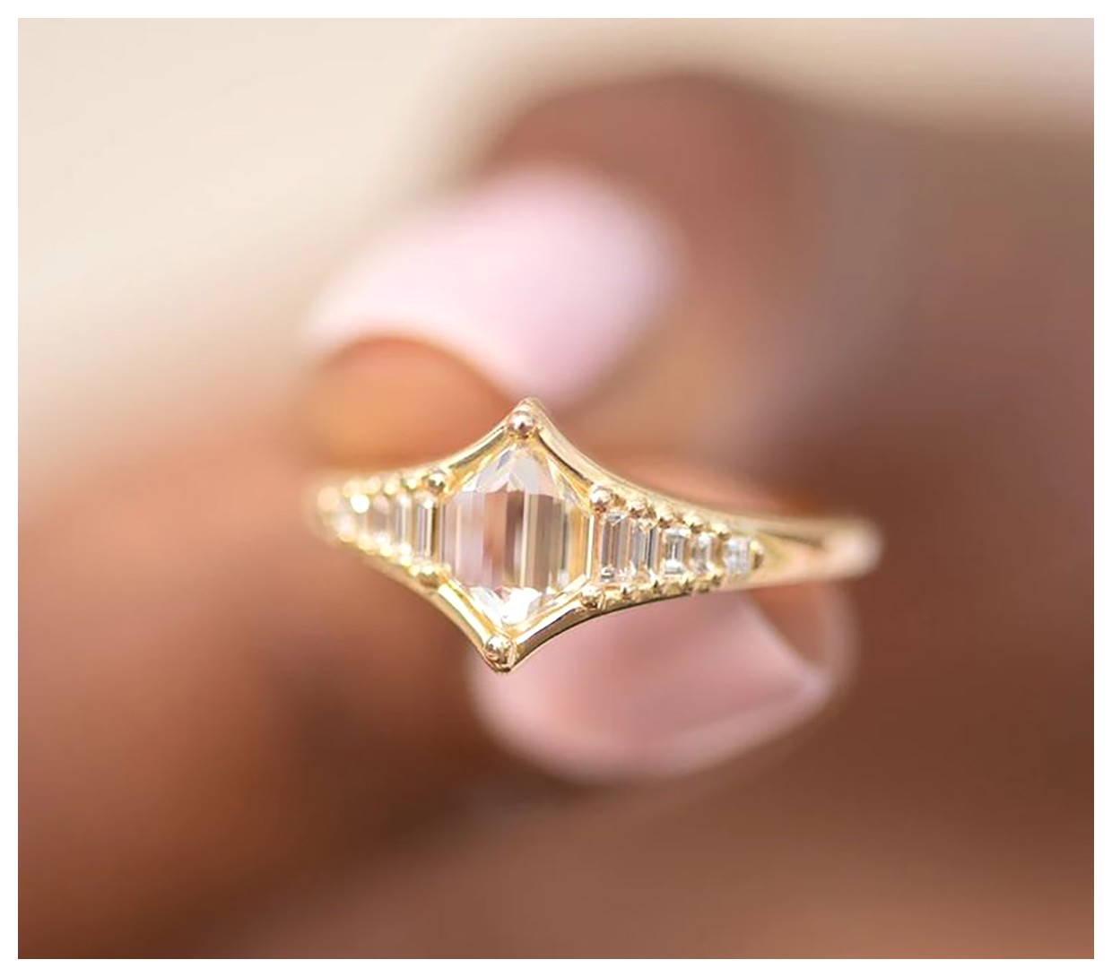 انواع انگشترهای زنانه: راهنمایی برای انتخاب بهترین مدل