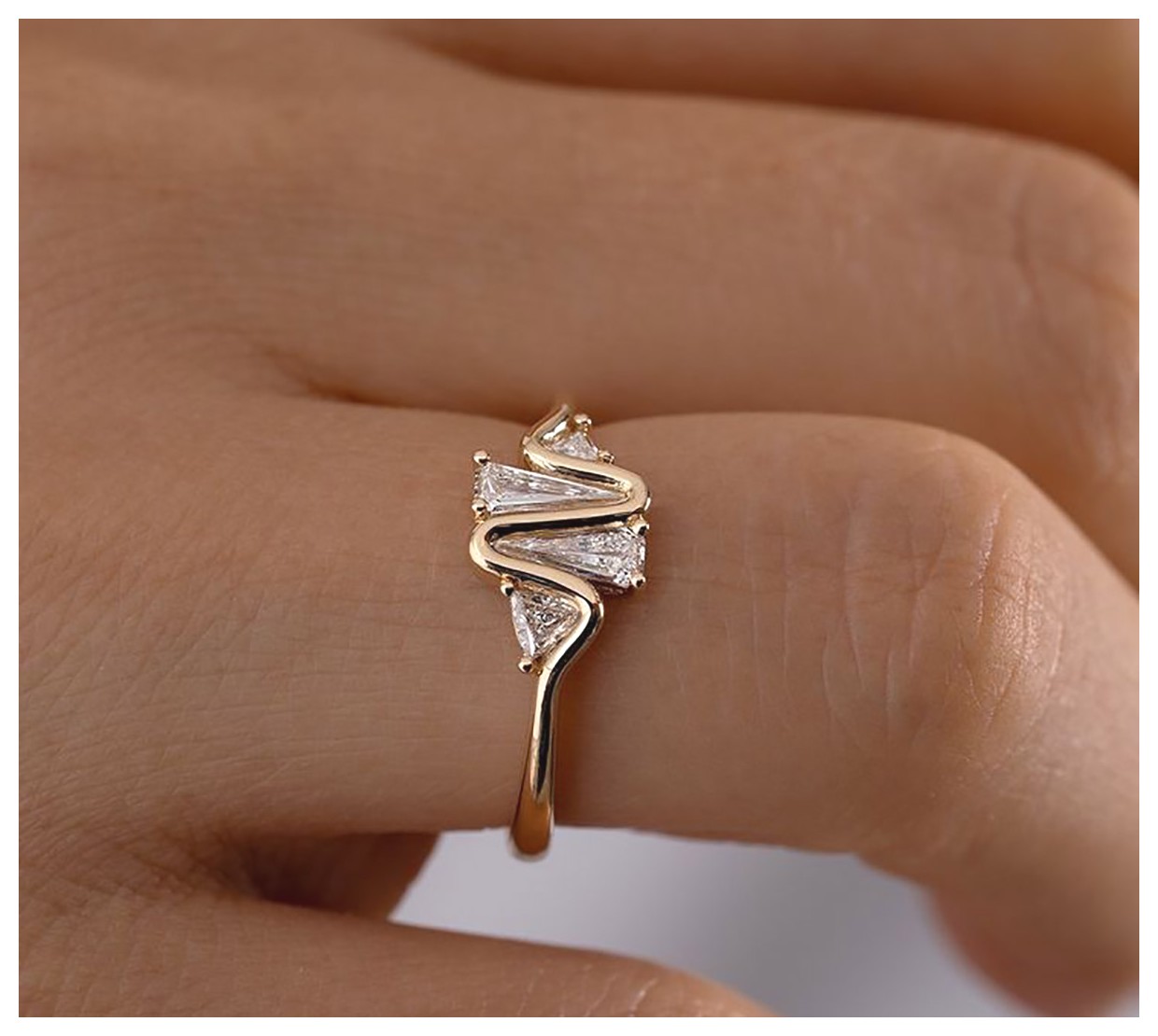 انواع انگشترهای زنانه: راهنمایی برای انتخاب بهترین مدل