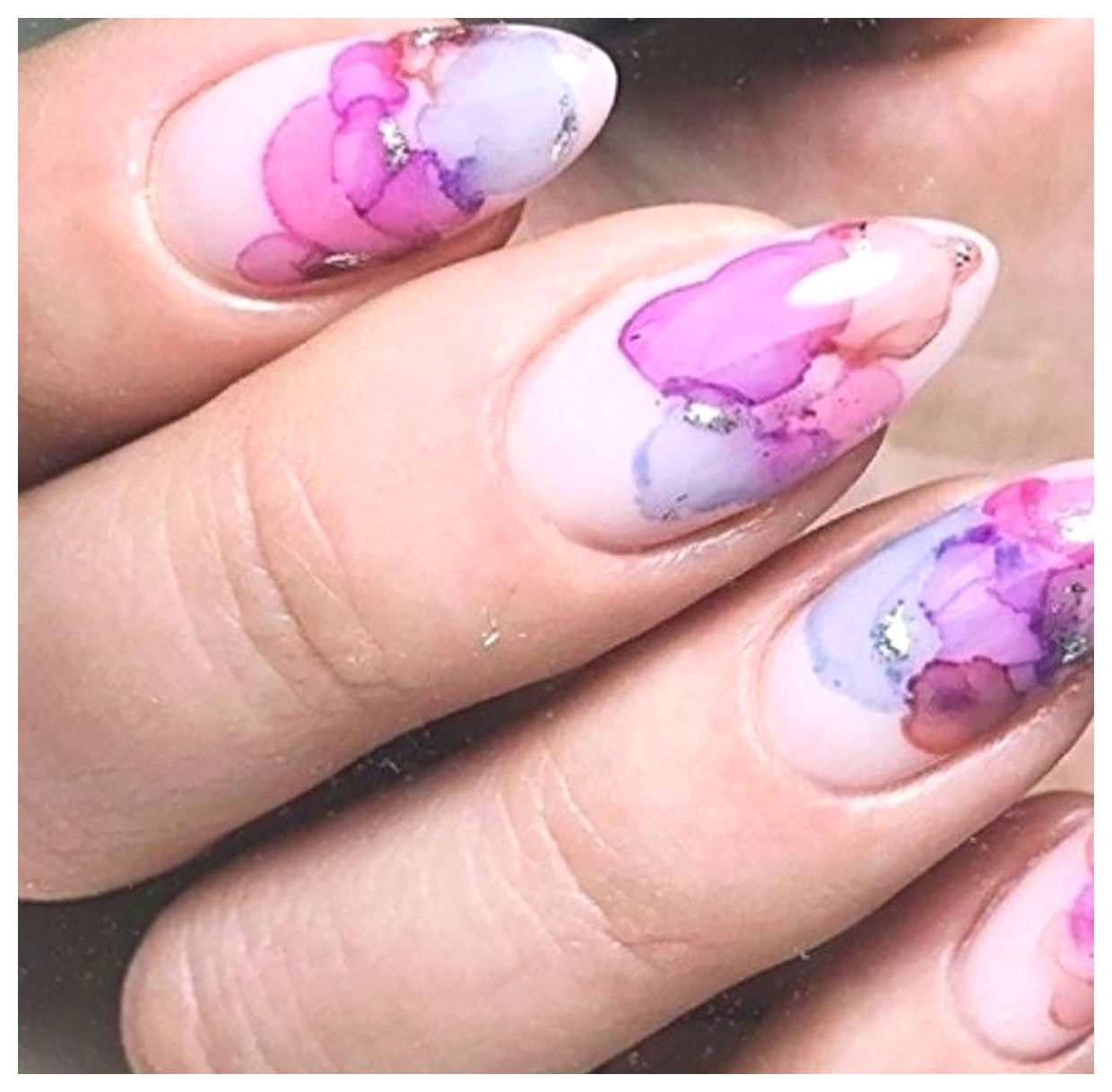 طراحی ناخن آبرنگی: 10 مدل زیبا و خلاقانه