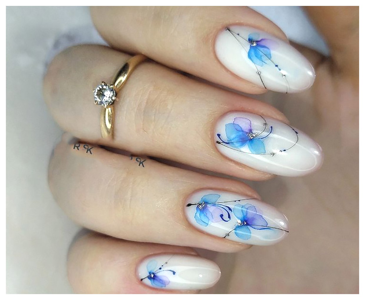 طراحی ناخن آبرنگی: 10 مدل زیبا و خلاقانه