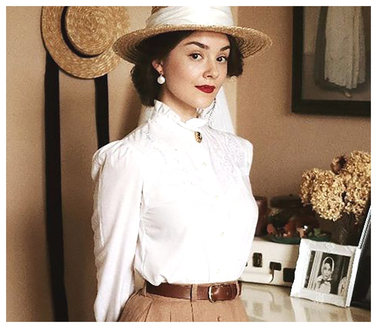 بلوز شب سفید: انتخابی شیک و جذاب برای مهمانیها