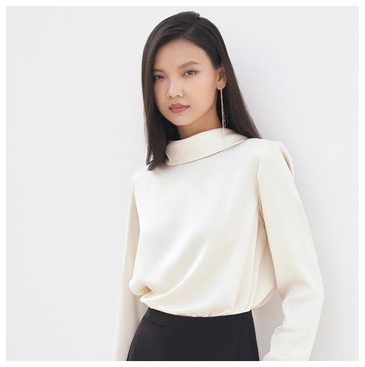 بلوز شب سفید: انتخابی شیک و جذاب برای مهمانیها