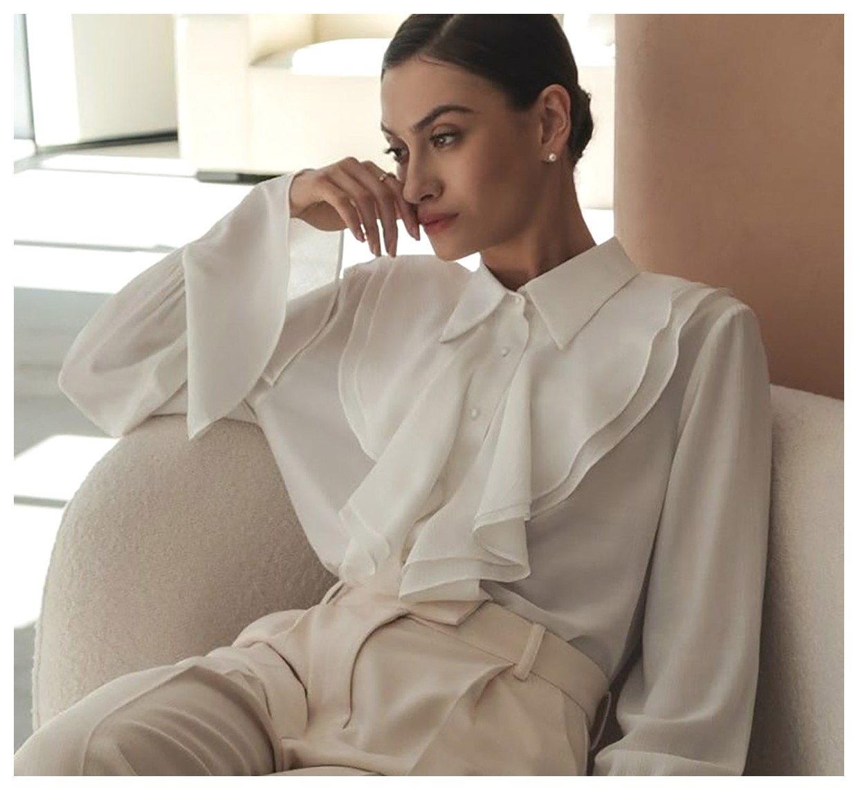 بلوز شب سفید: انتخابی شیک و جذاب برای مهمانیها