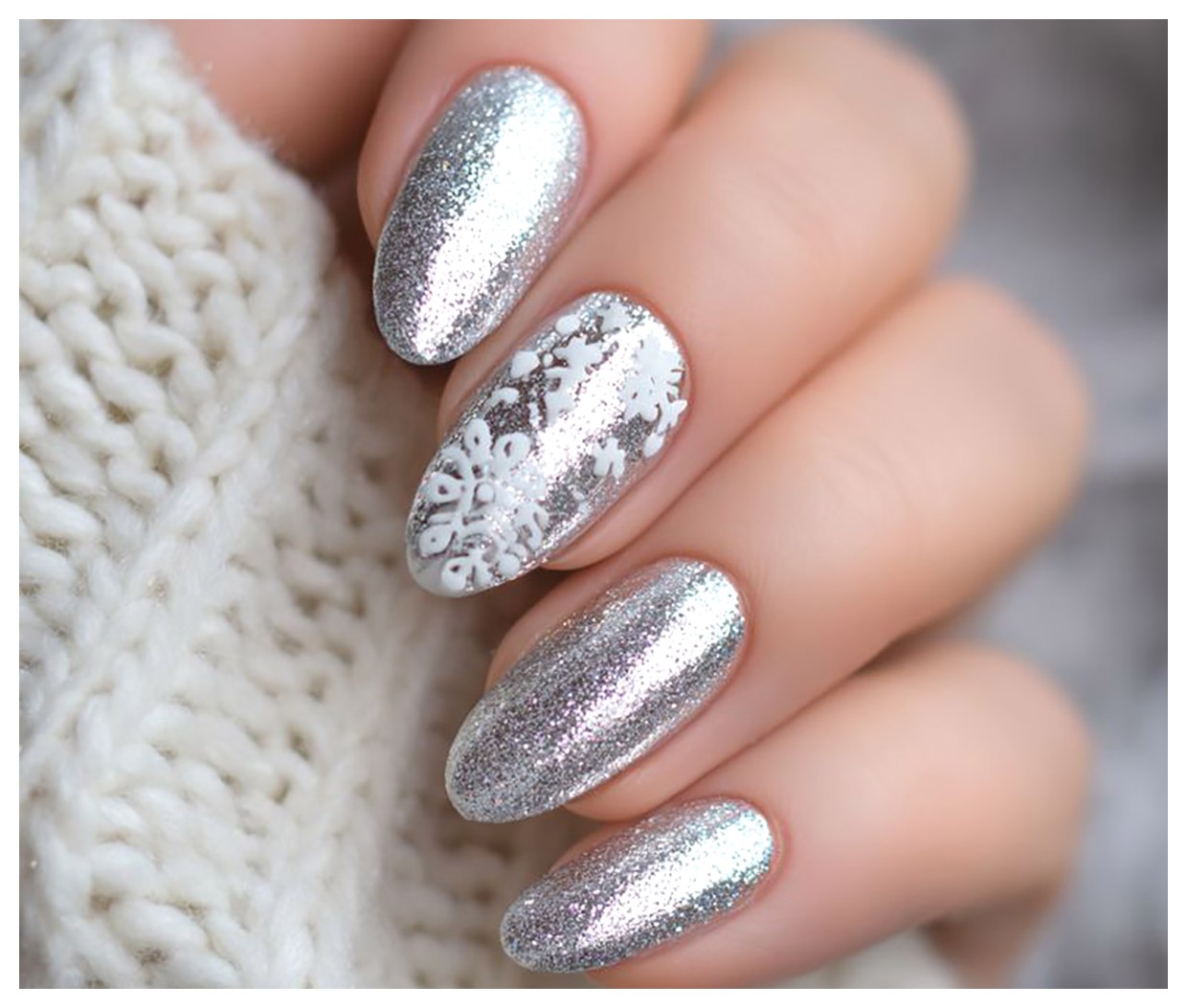 طراحی ناخن‌های زمستانی: ایده‌های زیبا و خلاقانه