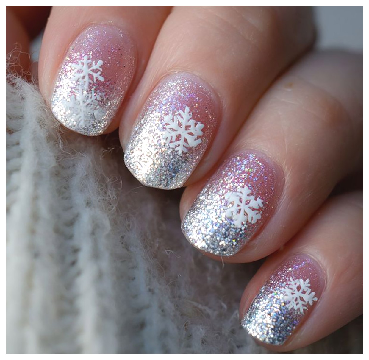 طراحی ناخن‌های زمستانی: ایده‌های زیبا و خلاقانه