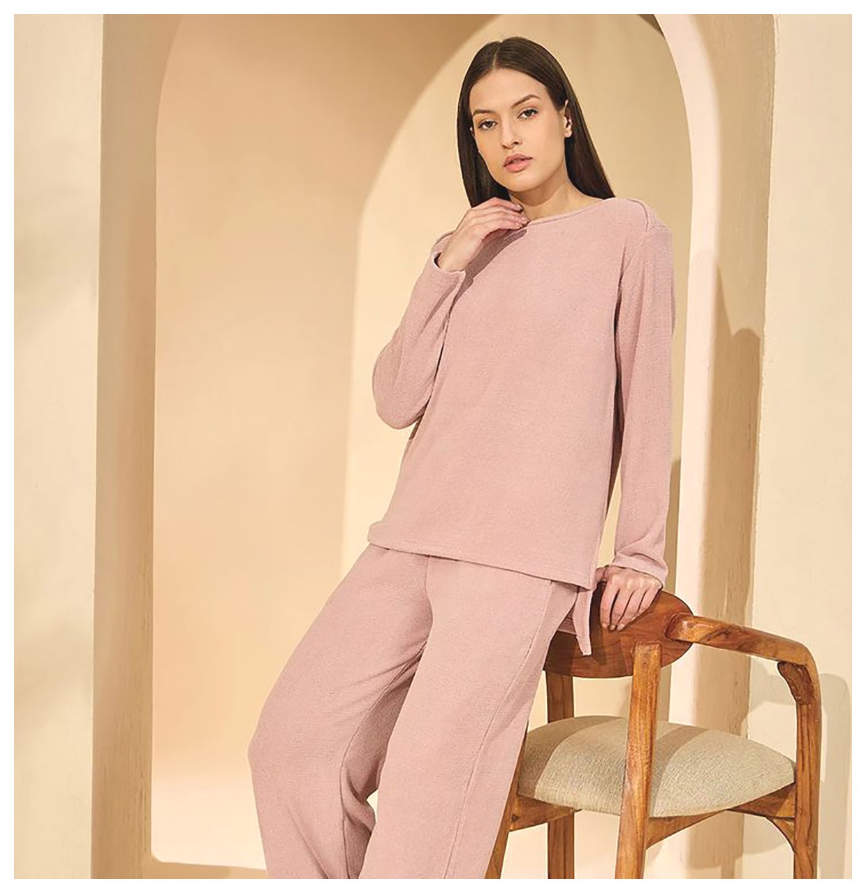 ست راحتی زنانه: انتخابی ایدهآل برای آرامش و زیبایی