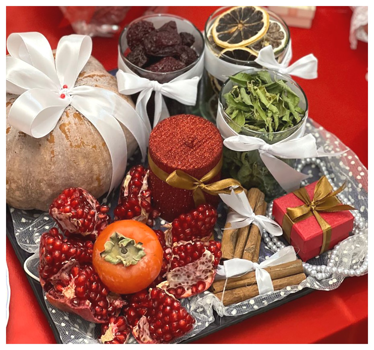 چیدمان سفره یلدا: ایدههایی برای زیبایی و جذابیت