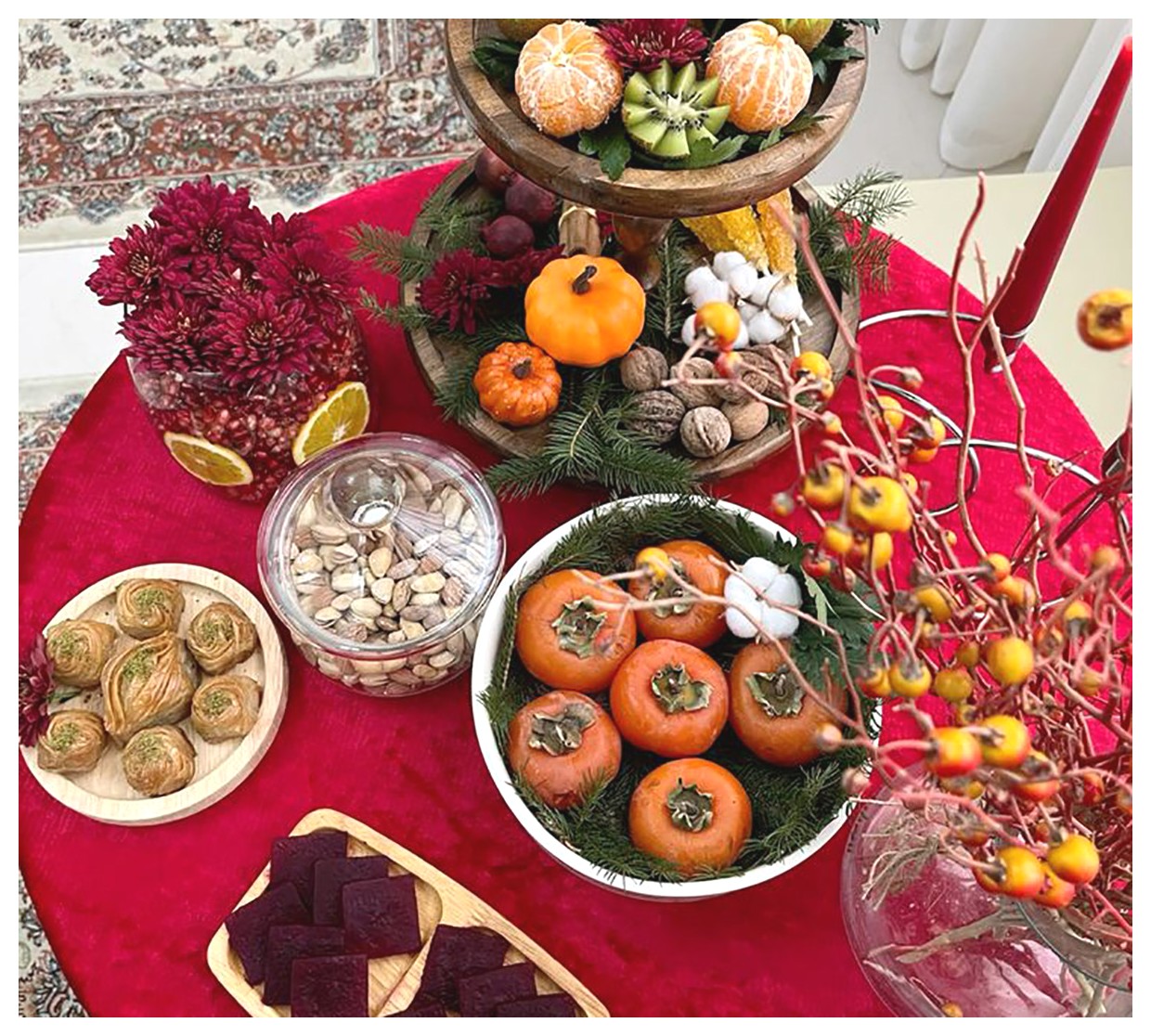 چیدمان سفره یلدا: ایدههایی برای زیبایی و جذابیت