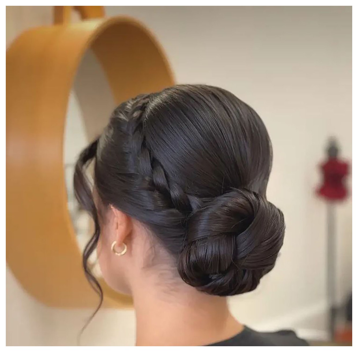 انواع شینیون مو: راهنمای کامل برای زیبایی و جذابیت