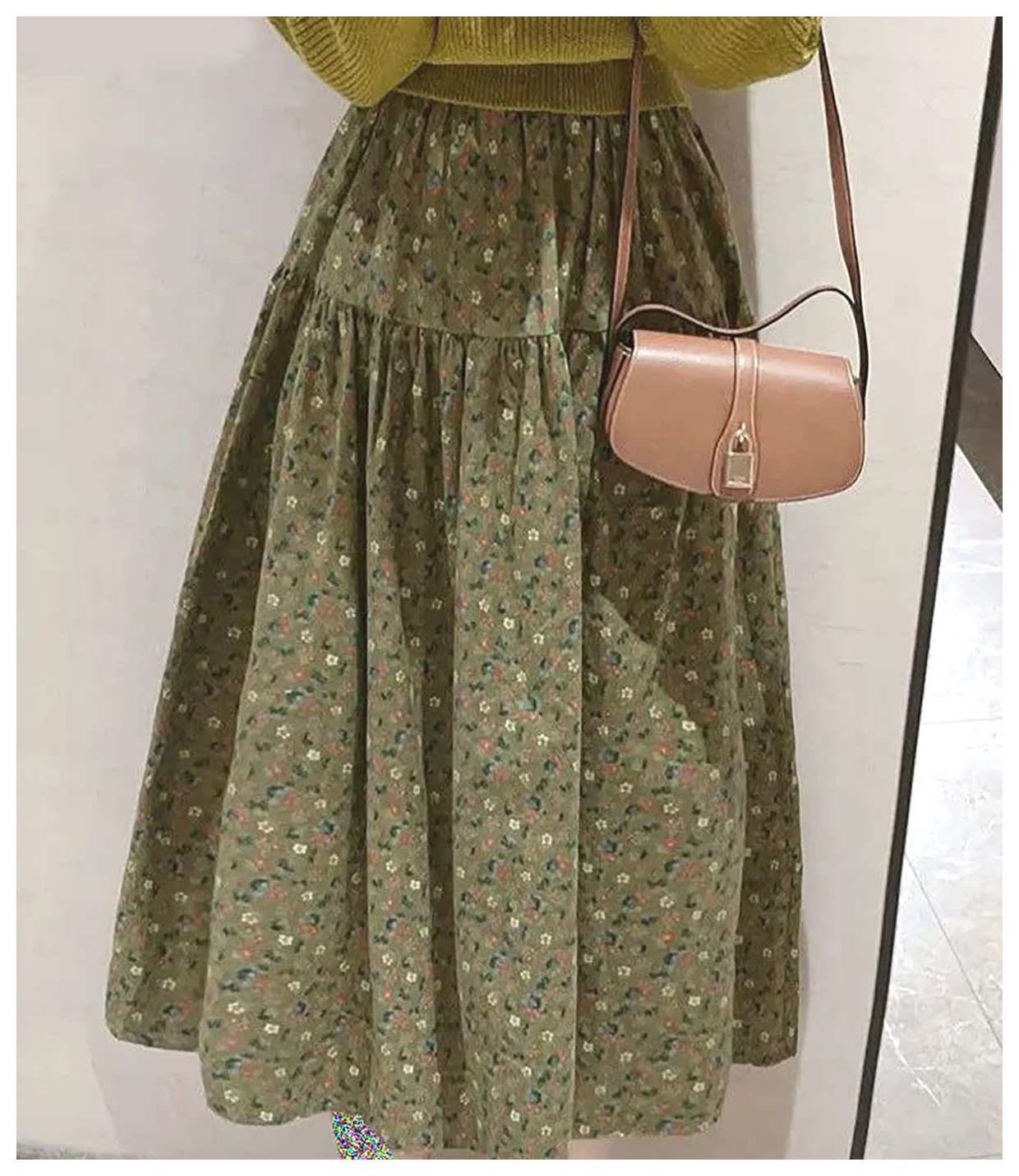 راهنمای انتخاب دامن طرحدار: انتخابی شیک و جذاب برای هر مناسبتی