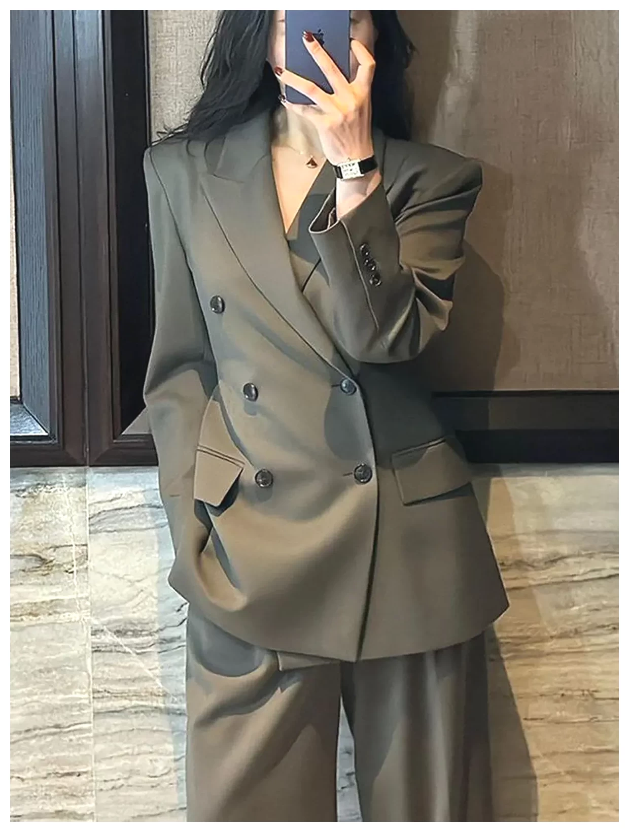 راهنمای انتخاب و خرید کت شلوار زنانه: مد روز و شیک