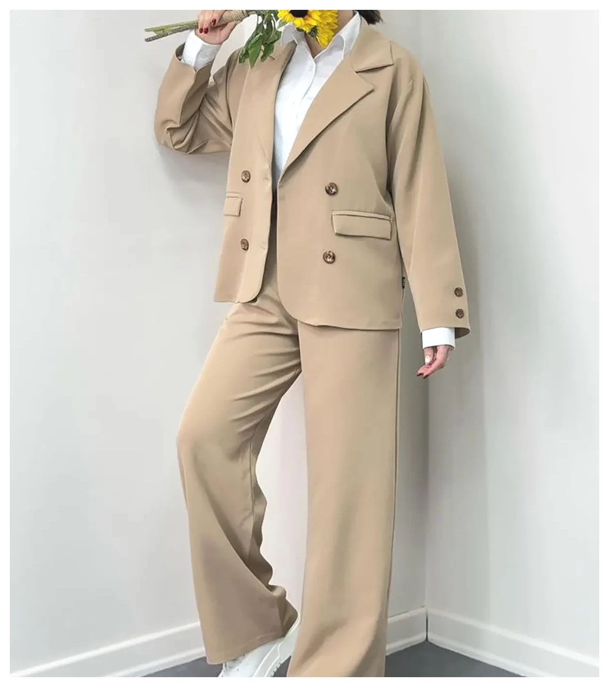 راهنمای انتخاب و خرید کت شلوار زنانه: مد روز و شیک