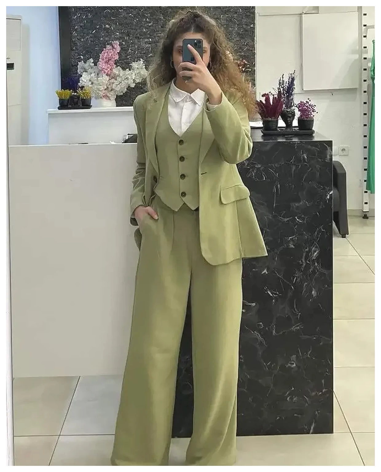 راهنمای انتخاب و خرید کت شلوار زنانه: مد روز و شیک