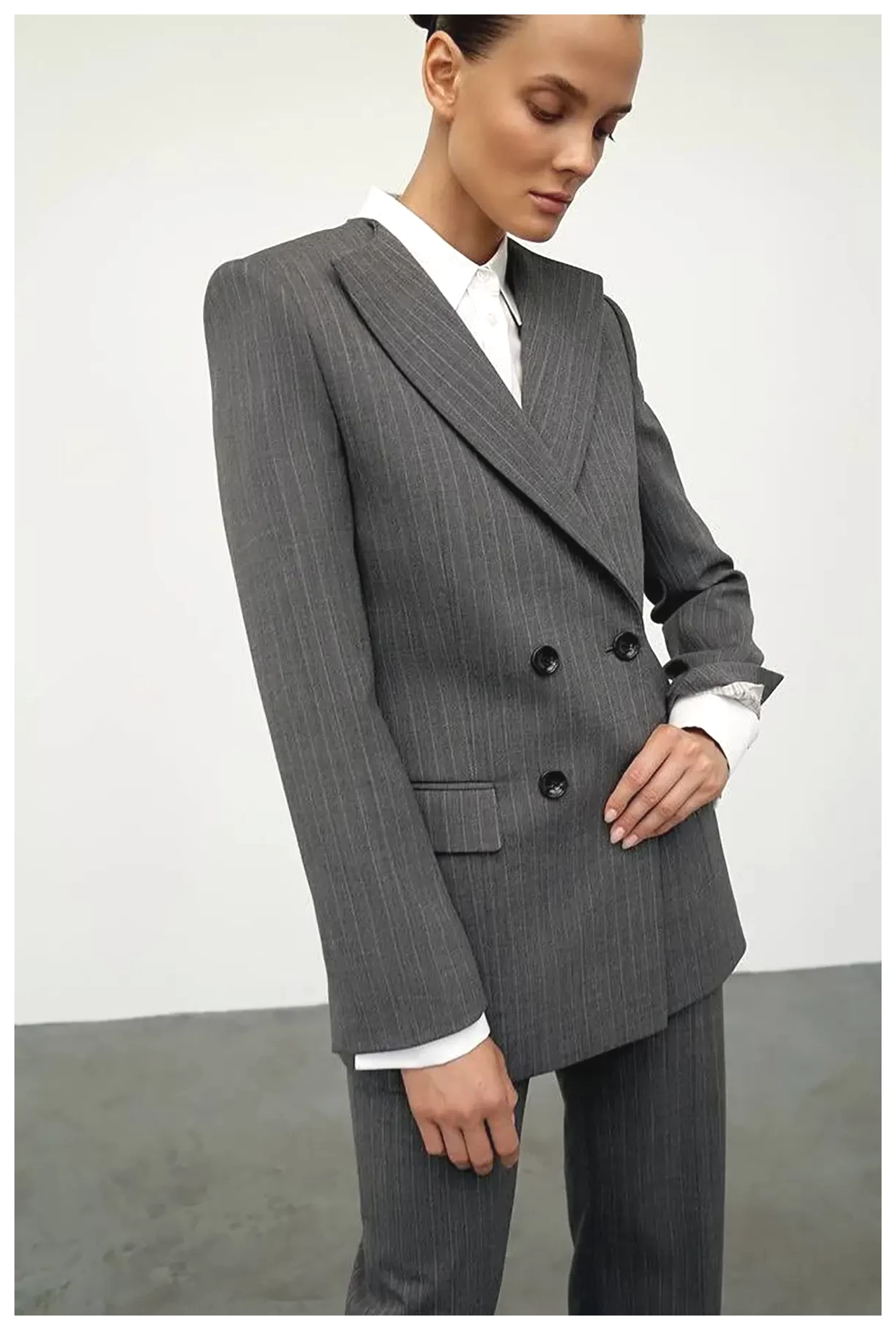 راهنمای انتخاب و خرید کت شلوار زنانه: مد روز و شیک