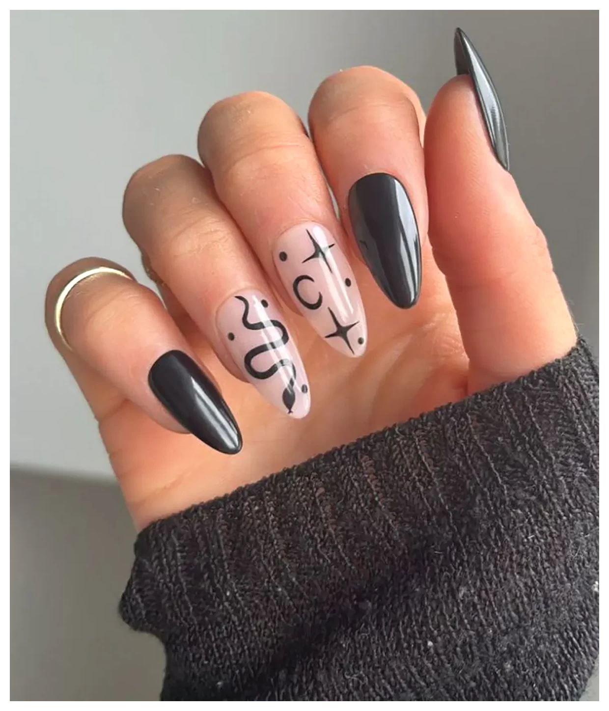 لاک طرح مشکی: انتخابی شیک و جذاب برای زیبایی ناخن‌ها