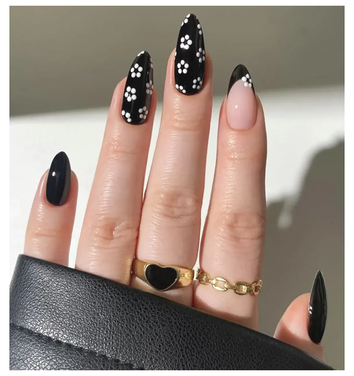 لاک طرح مشکی: انتخابی شیک و جذاب برای زیبایی ناخن‌ها