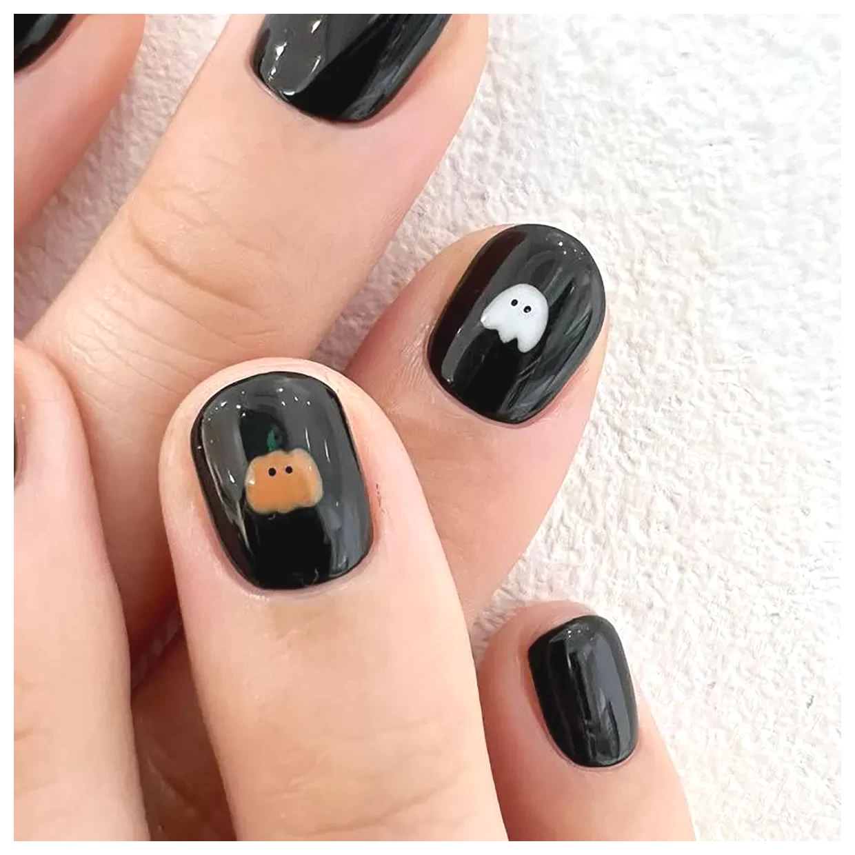 لاک طرح مشکی: انتخابی شیک و جذاب برای زیبایی ناخن‌ها