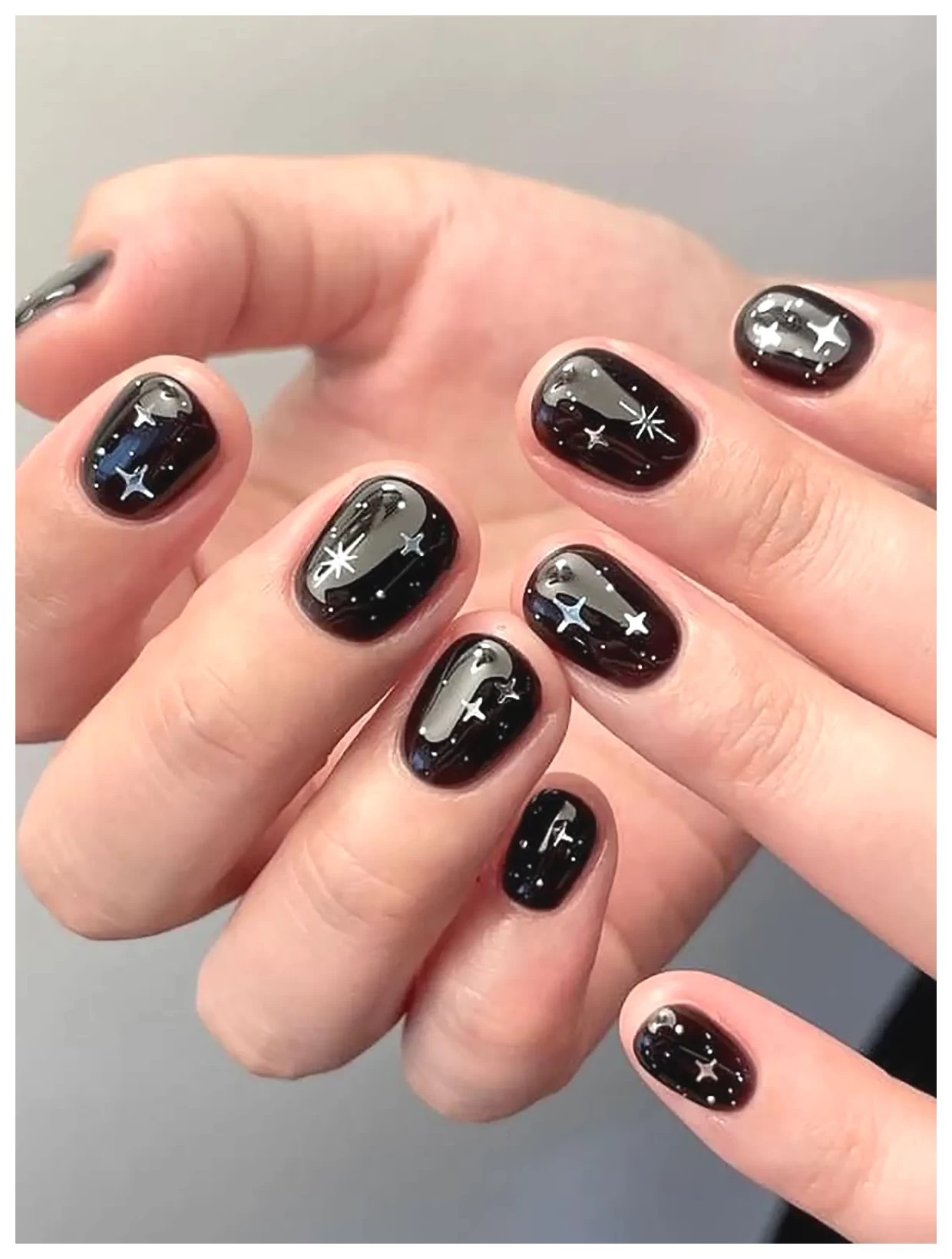 لاک طرح مشکی: انتخابی شیک و جذاب برای زیبایی ناخن‌ها