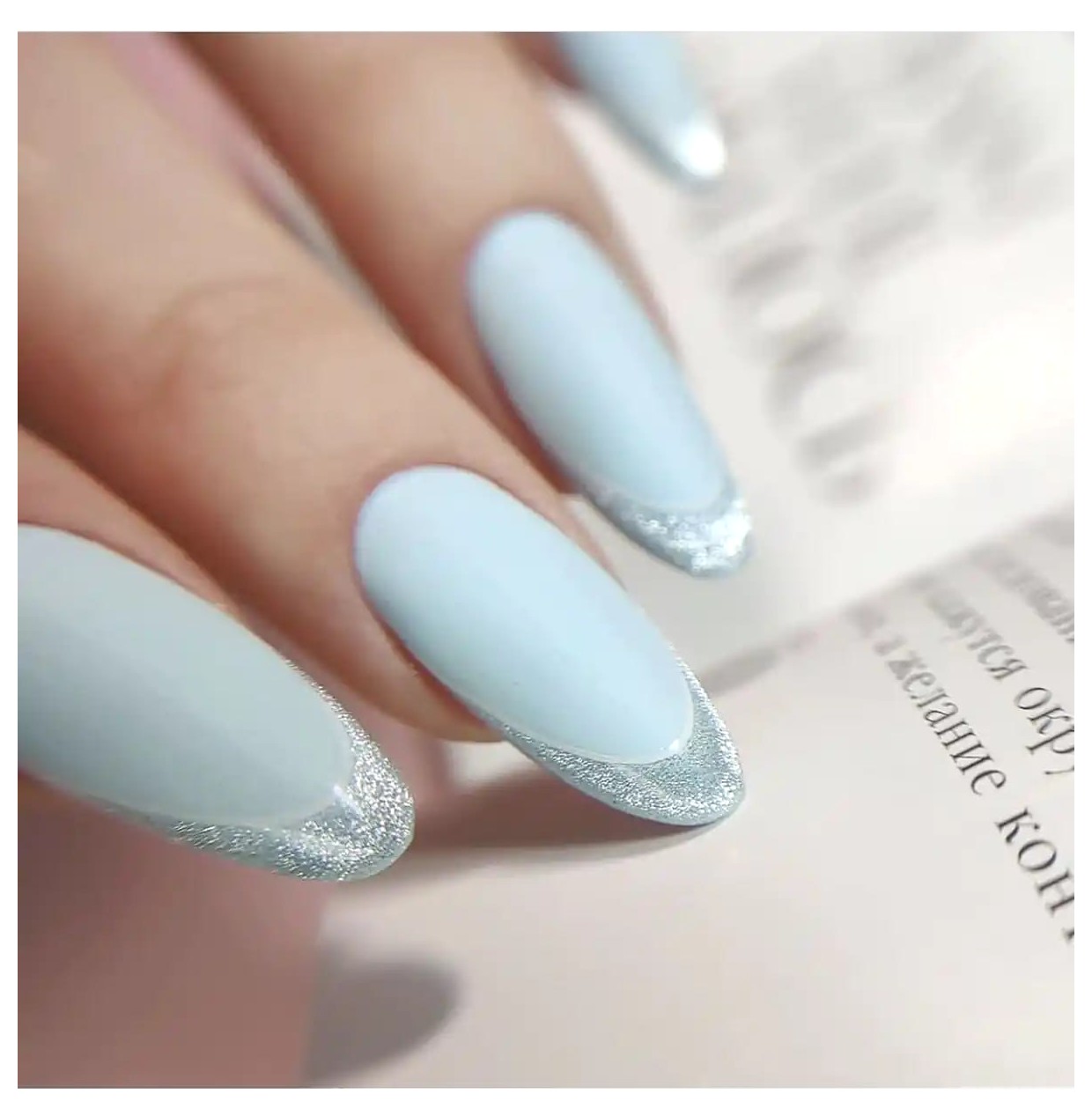 طراحی ناخن آبی روشن: ایده‌ها و نکات زیبا برای ناخن‌های شما