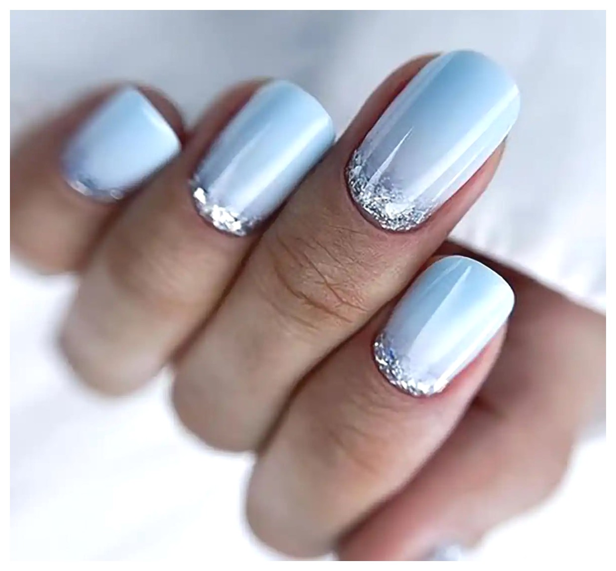 طراحی ناخن آبی روشن: ایده‌ها و نکات زیبا برای ناخن‌های شما