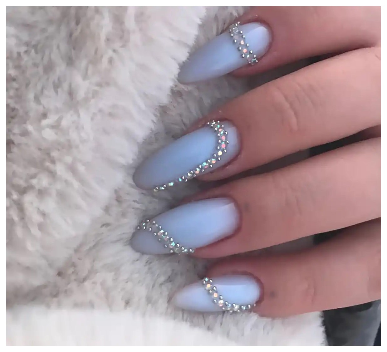 طراحی ناخن آبی روشن: ایده‌ها و نکات زیبا برای ناخن‌های شما