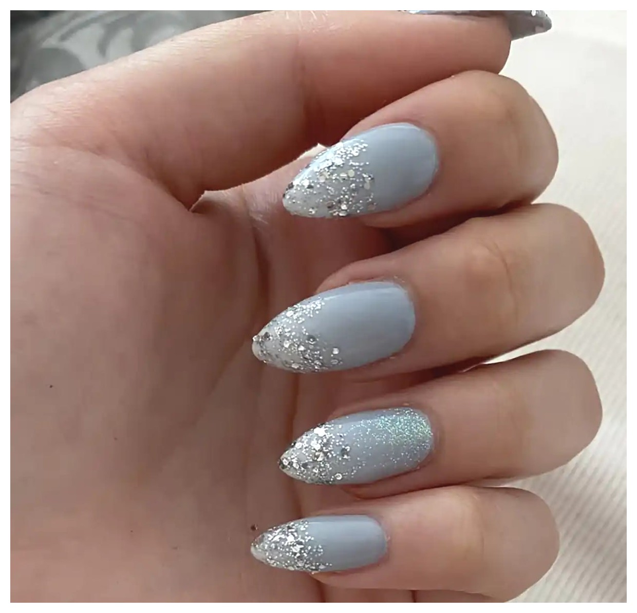 طراحی ناخن آبی روشن: ایده‌ها و نکات زیبا برای ناخن‌های شما