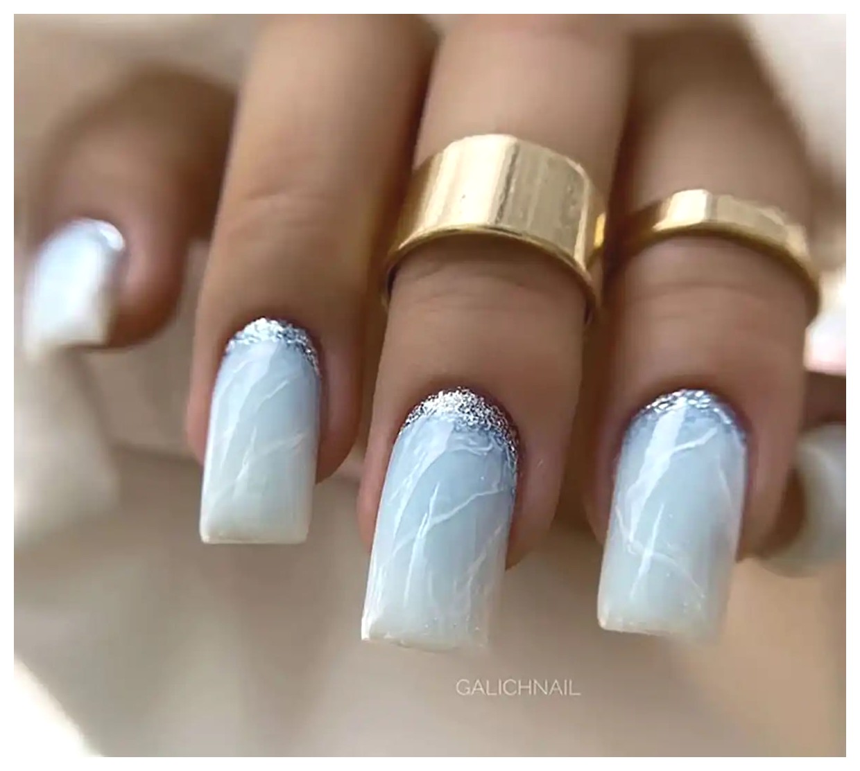 طراحی ناخن آبی روشن: ایده‌ها و نکات زیبا برای ناخن‌های شما