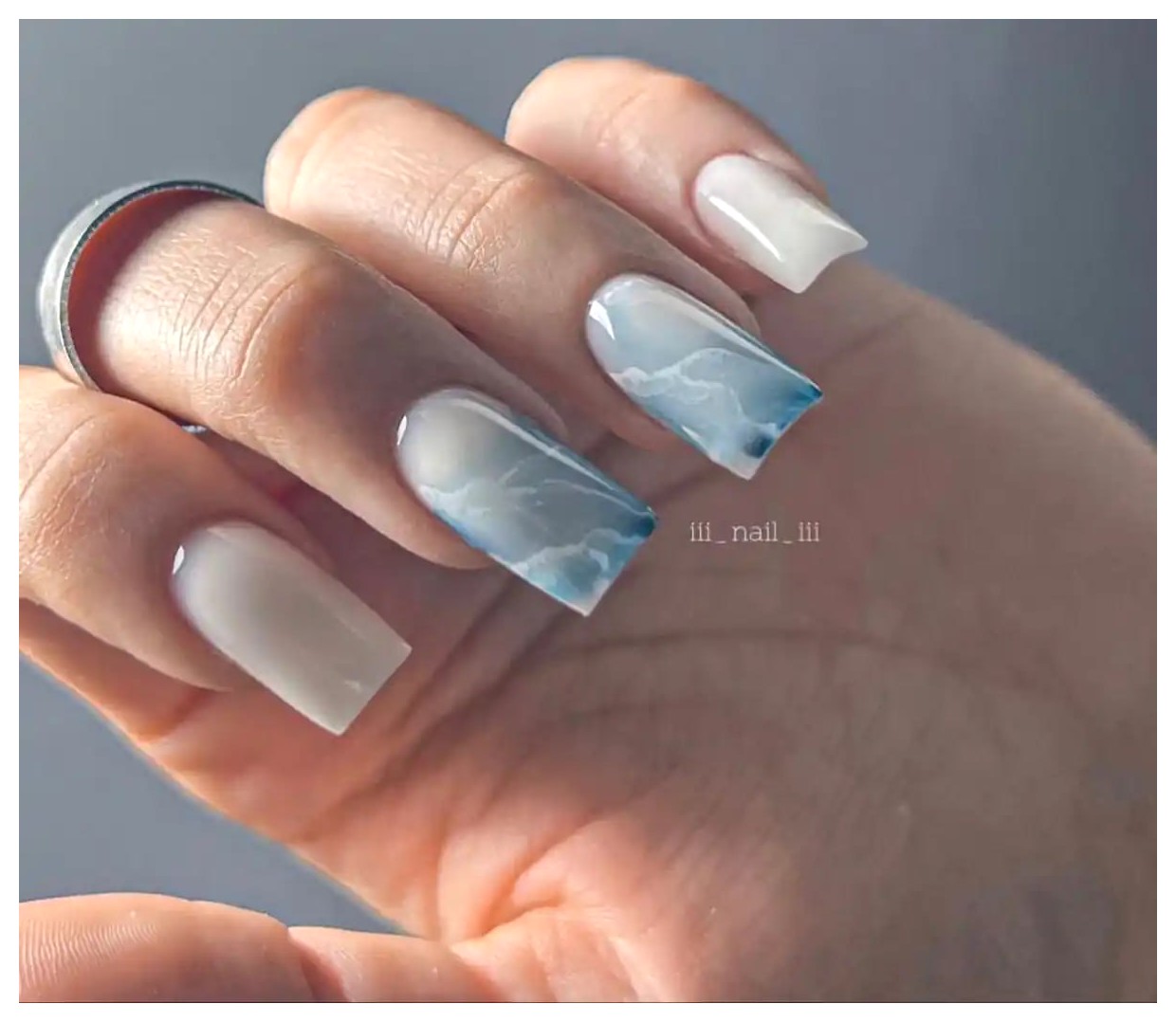 طراحی ناخن آبی روشن: ایده‌ها و نکات زیبا برای ناخن‌های شما
