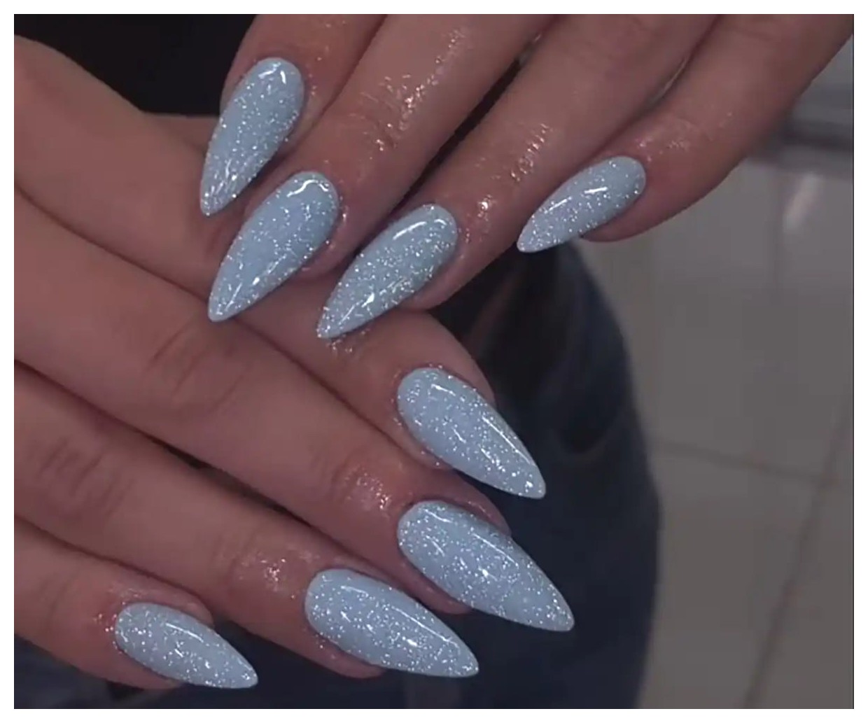 طراحی ناخن آبی روشن: ایده‌ها و نکات زیبا برای ناخن‌های شما